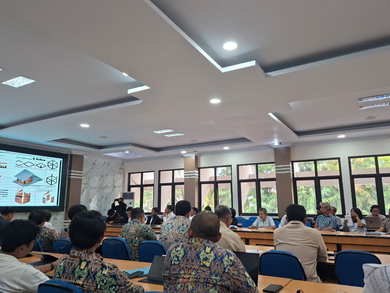  Delegasi Myanmar berdiskusi dengan jajaran Pemkot Palu mengenai pengalaman pembangunan hunian tetap dan pemulihan kawasan pascabencana.