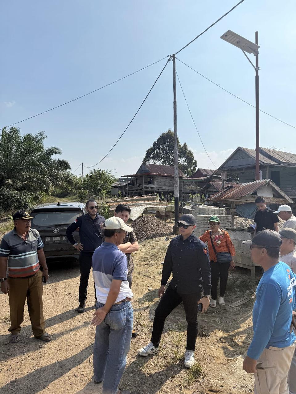 LAPANGAN : Suasana peninjauan lapangan melihjat langsung objek perkara.(FOTO: ISTIMEWA/RADAR PALU).