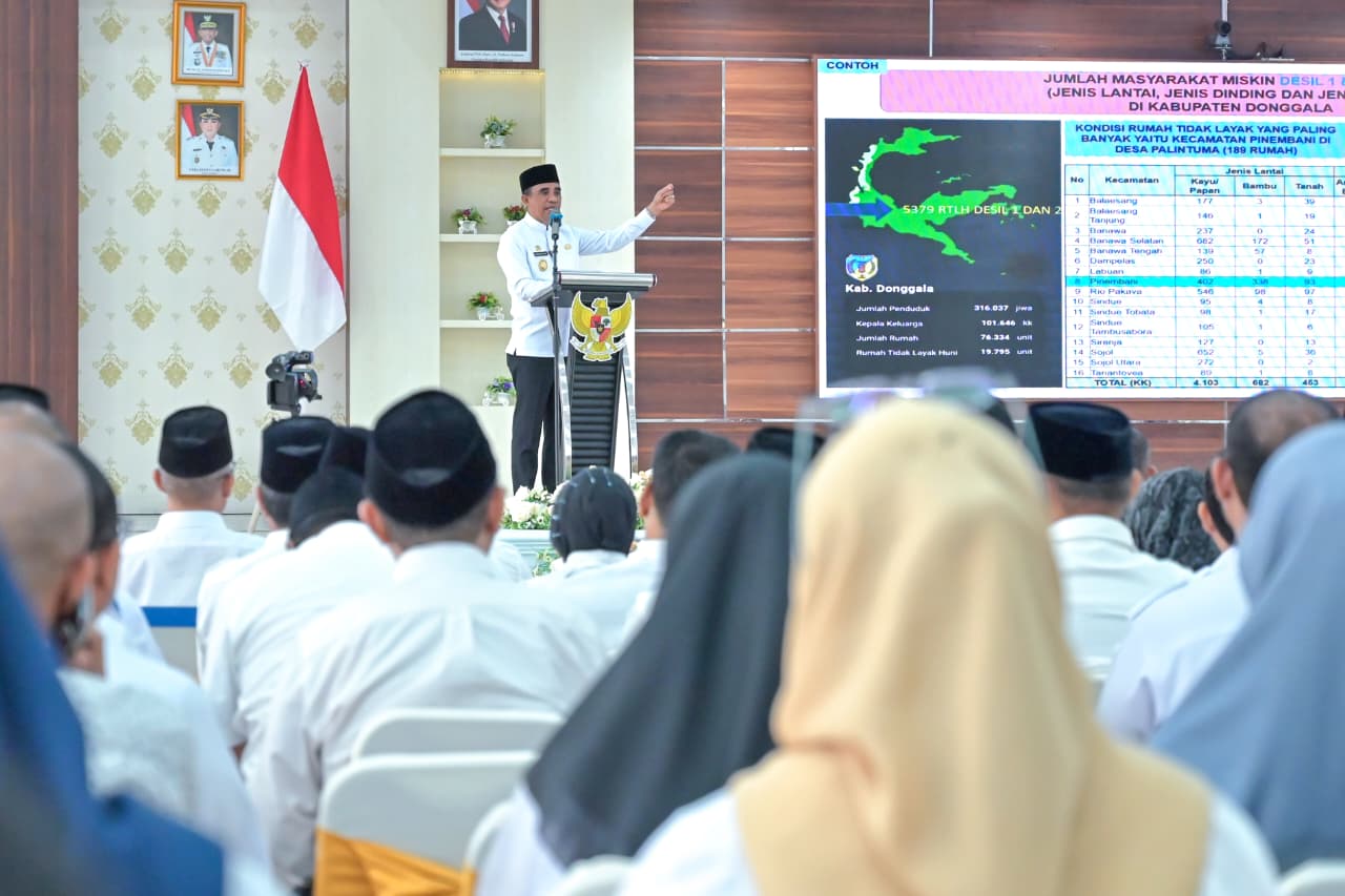 Gubernur Sulawesi Tengah Anwar Hafid saat rapat kerja daerah di Donggala, menegaskan komitmen pengentasan kemiskinan ekstrem, Jumat (27/2/2026).