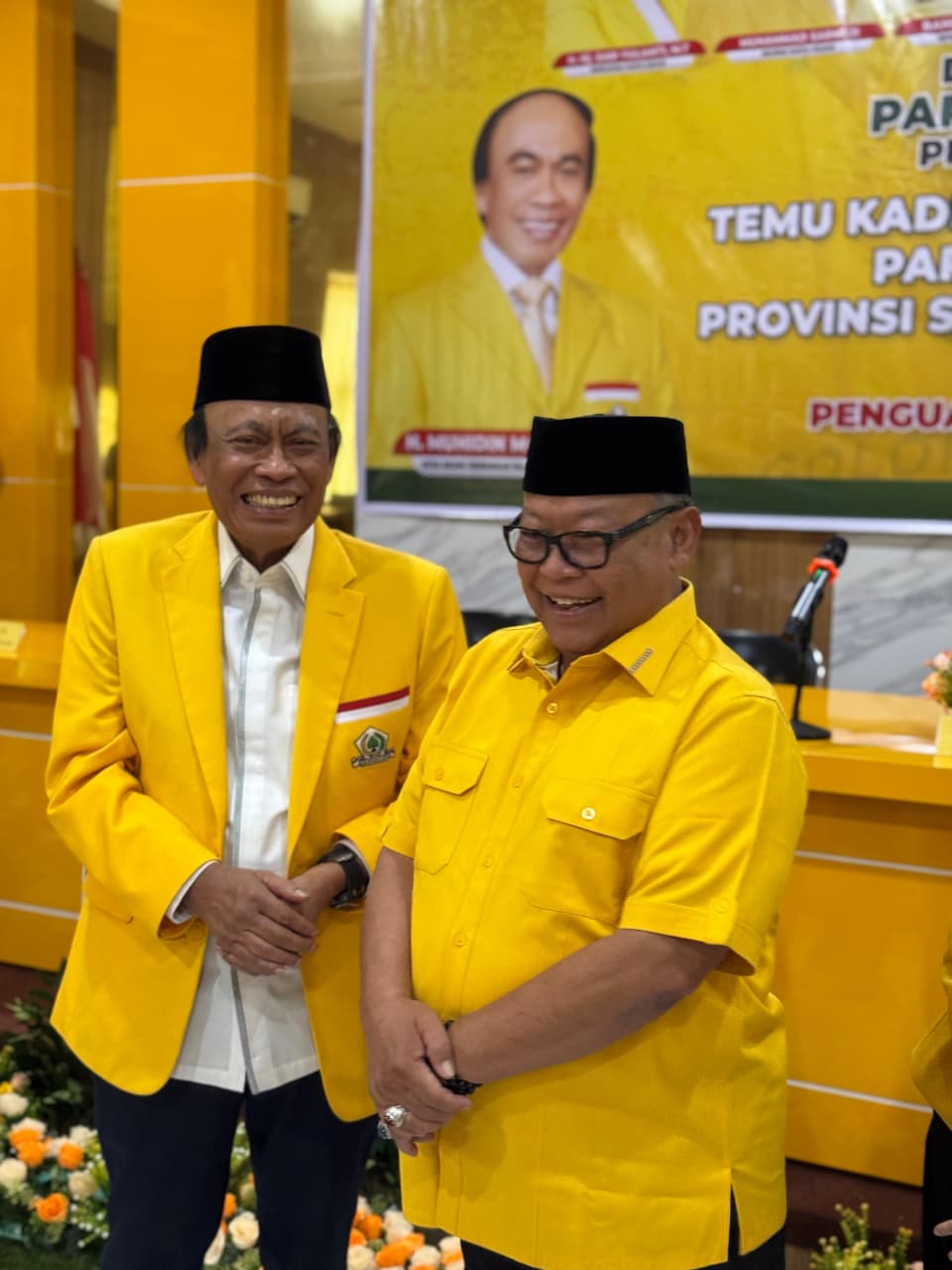 SOLID: Anggota DPR RI yang juga Ketua Bapilu DPP Partai Golkar Wilayah Sulawesi Muhidn Said (kiri), bersama Ketua DPD I Golkar Suteng Moh Arus Abd Karim.(FOTO: ISTIMEWA/RADAR PALU).