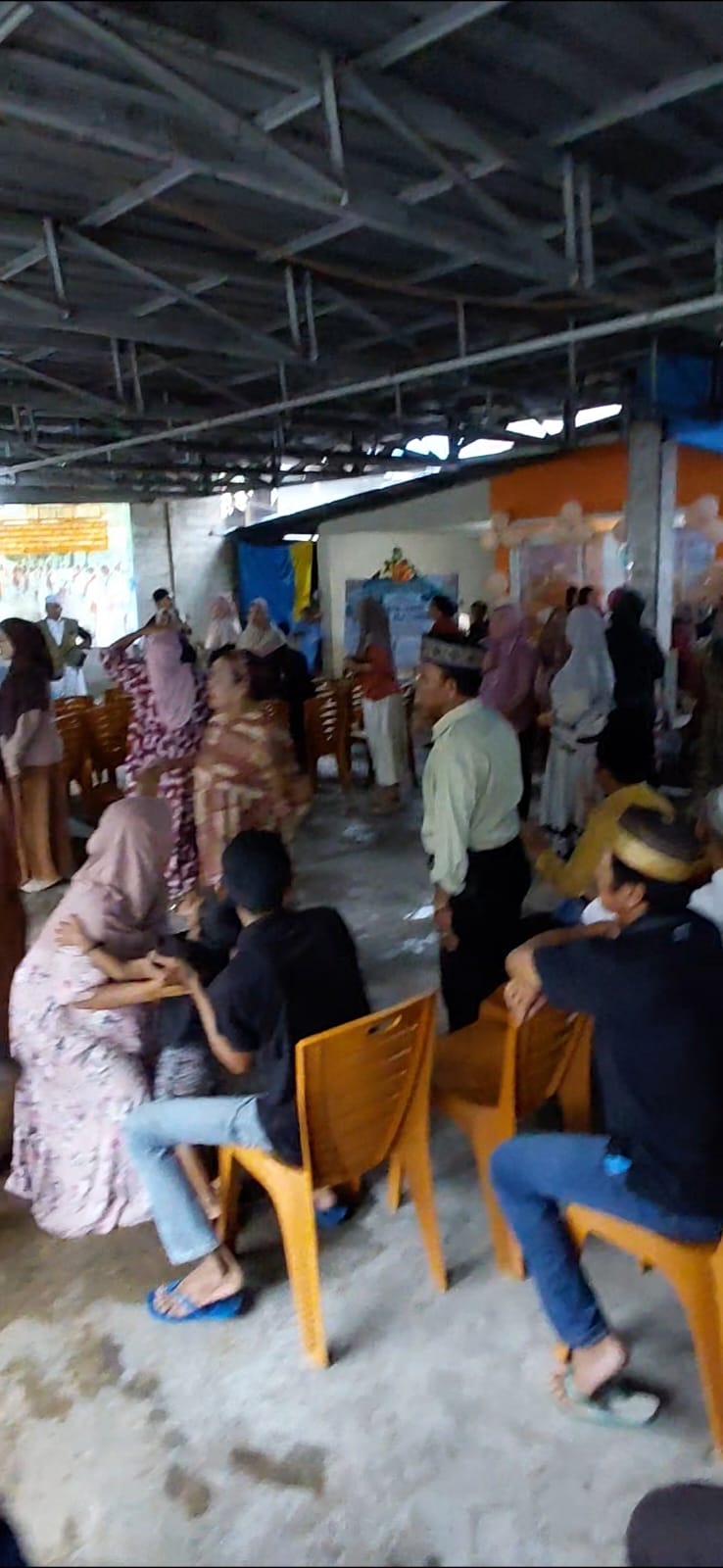 PANIK: Suasana kepanikan saat gempa terjadi di Tolitoli.(FOTO: AHMAD HAMDANI/RADAR PALU).  