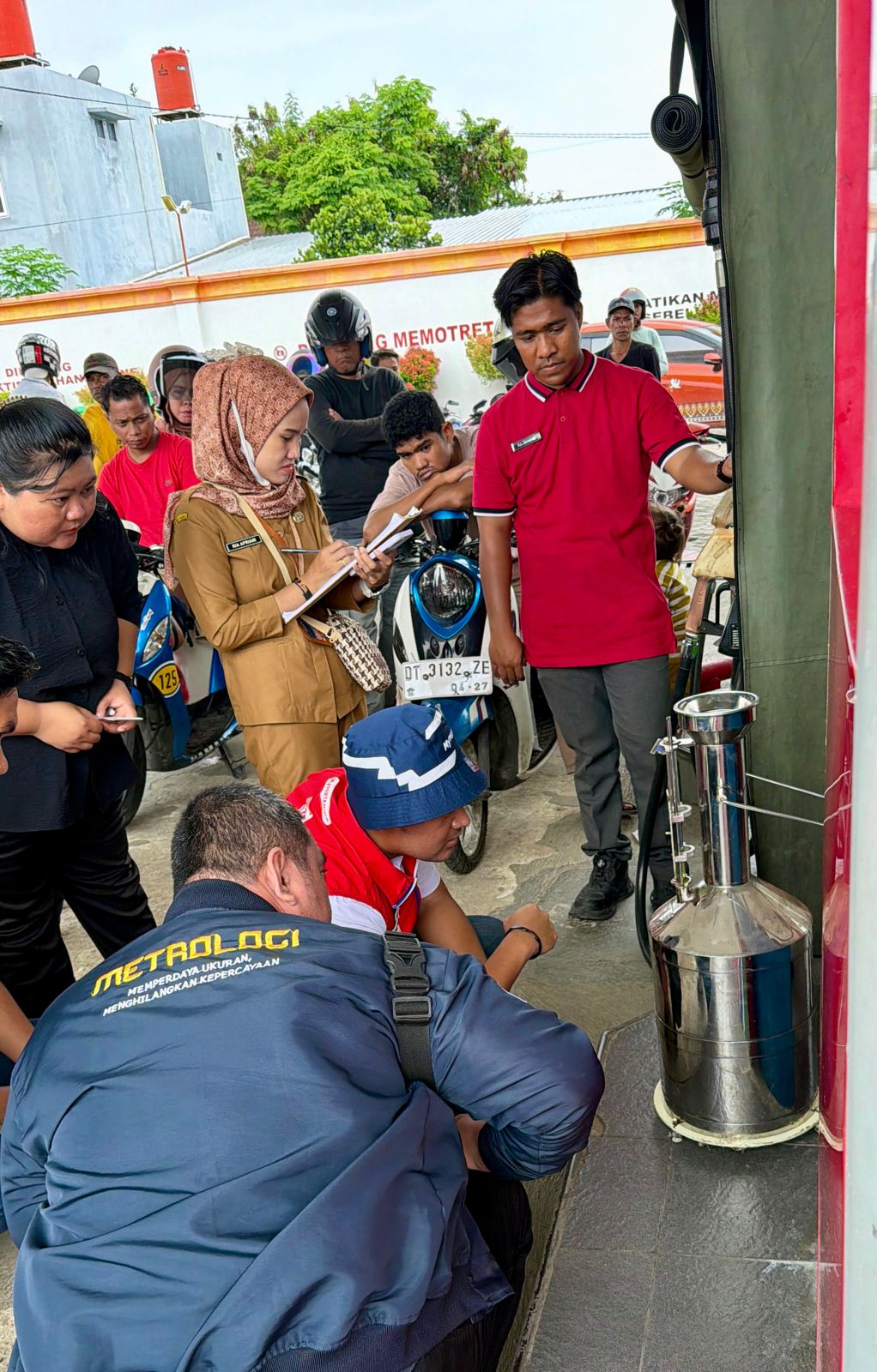Pertamina Patra Niaga Regional Sulawesi memastikan kualitas layanan di lapangan melalui kegiatan Pantau Bareng SPBU di Kota Baubau.