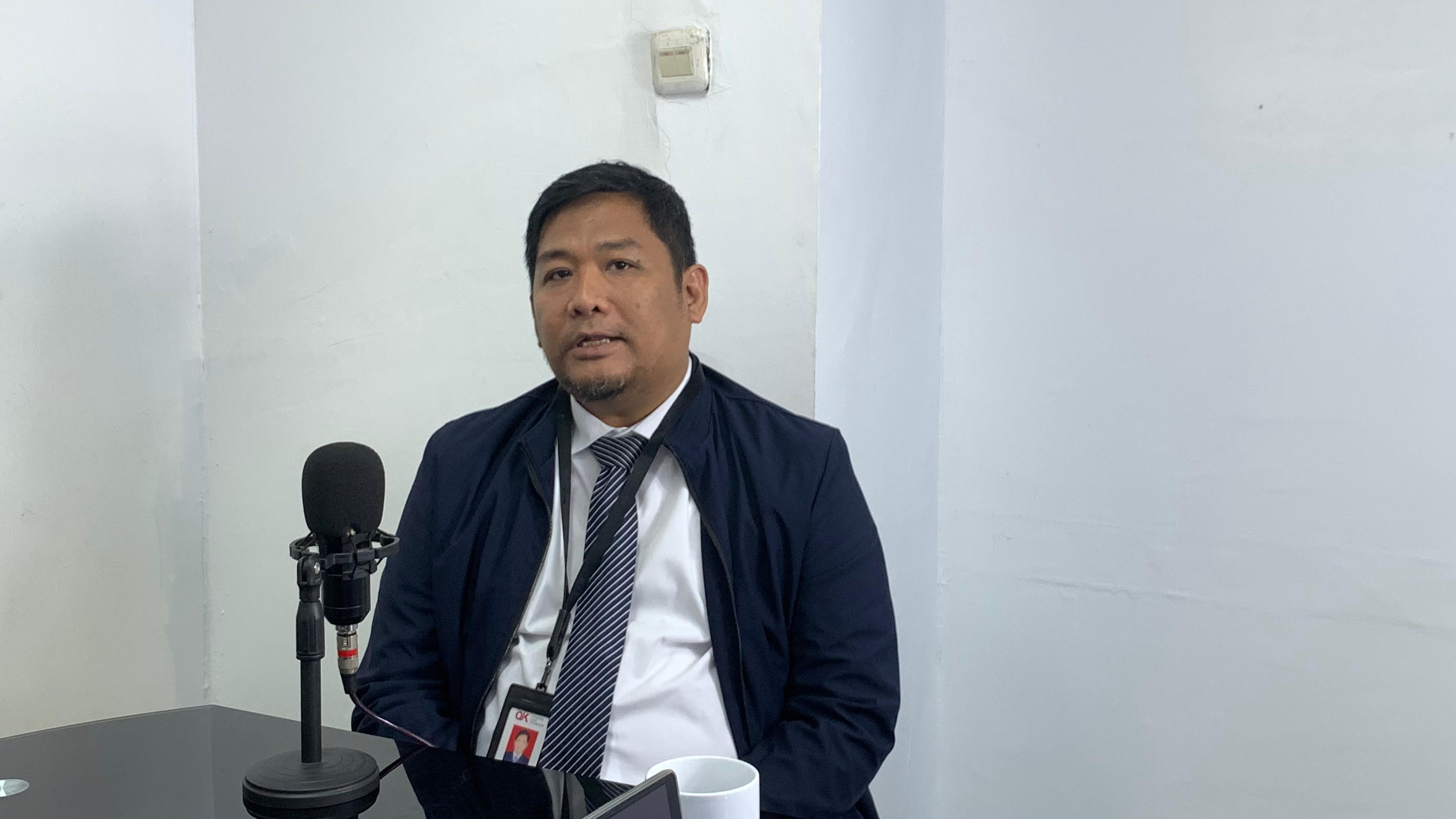 Kepala Bagian Pengawasan Lembaga Jasa Keuangan OJK Sulteng, Andri Arsasi saat hadir di Podcast Radar Palu, Senin (2/3/2026).