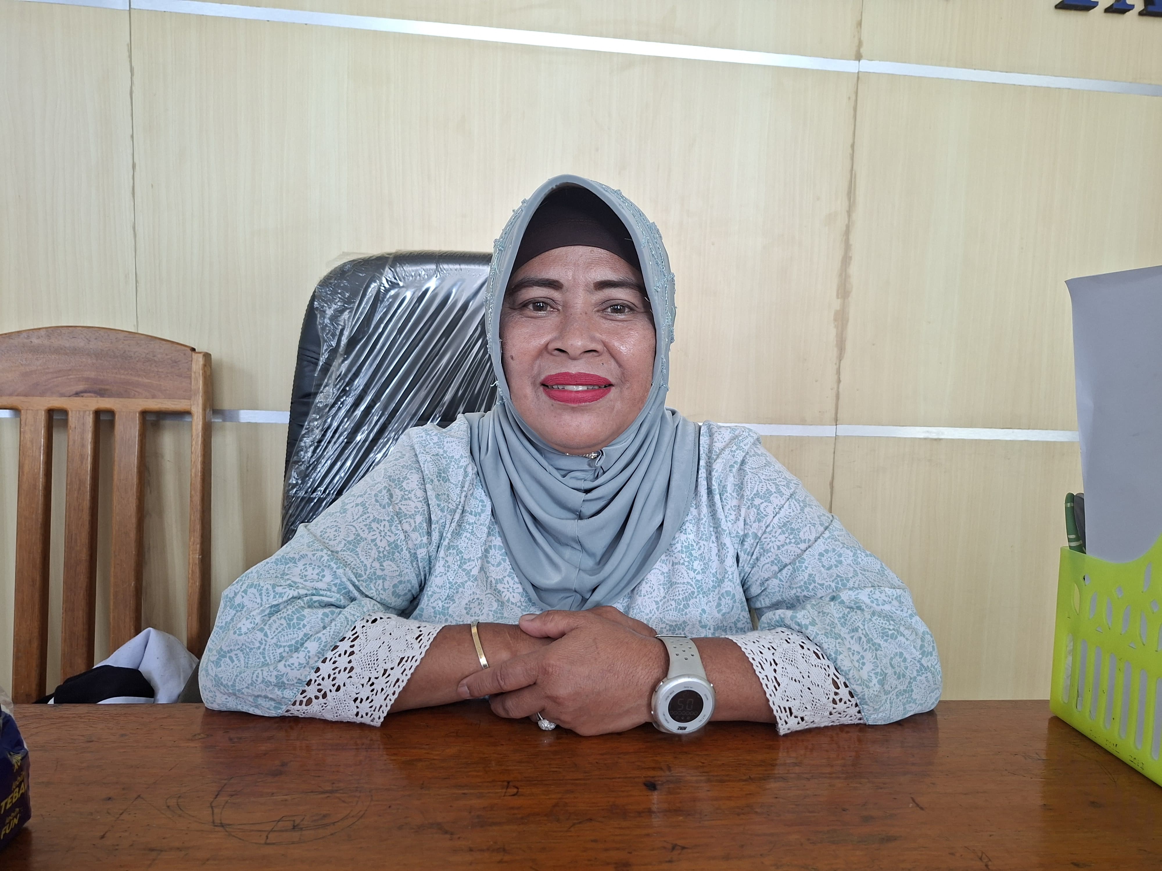 Kasi Pelayanan Umum Kecamatan Tawaeli, Nur Diana, saat ditemui di Kantor Kecamatan Tawaeli, Kamis (26/2/2026).