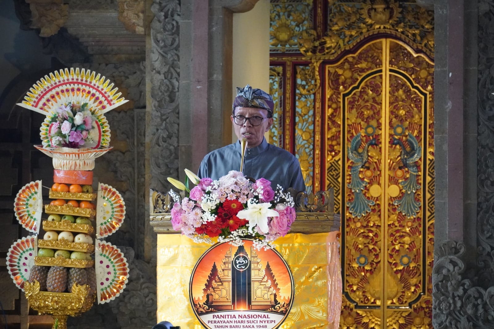 Dirjen Bimas Hindu Kemenag I Nengah Duija saat menghadiri aksi sosial Saka Bhoga Sevanam Nasional di Jakarta Timur.