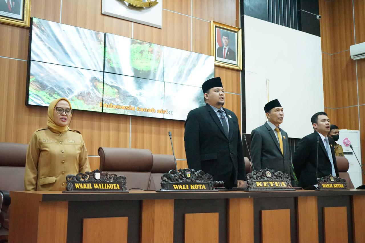 Rapat Paripurna DPRD Kota Palu membahas perubahan Perda Pajak dan Retribusi Daerah, Senin (2/3/2026).