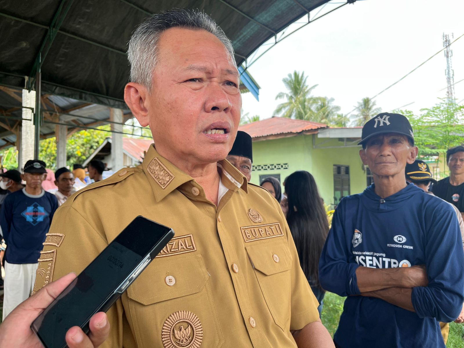 MUBES: Bupati Sigi, Moh. Rizal Intjenae, saat memberikan perintah untuk Mubes seluruh desa.(FOTO: ANGEL SUMBARA/RADAR PALU)