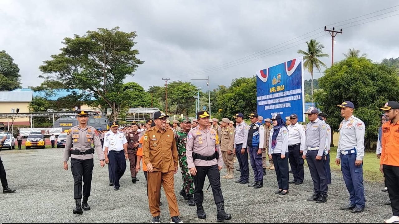 APEL SIAGA: Wabup Buol Moh. Nasir Daimaroto, mengikuti apel siaga.(FOTO: ISTIMEWA/RADAR PALU)