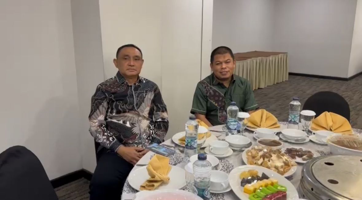 FORKOM: Sekwan DPRD Sulteng, Moh. Sadly Lesnusa, saat menghadiri forum.(FOTO: HUMAS DPRD SULTENG/RADAR PALU).  