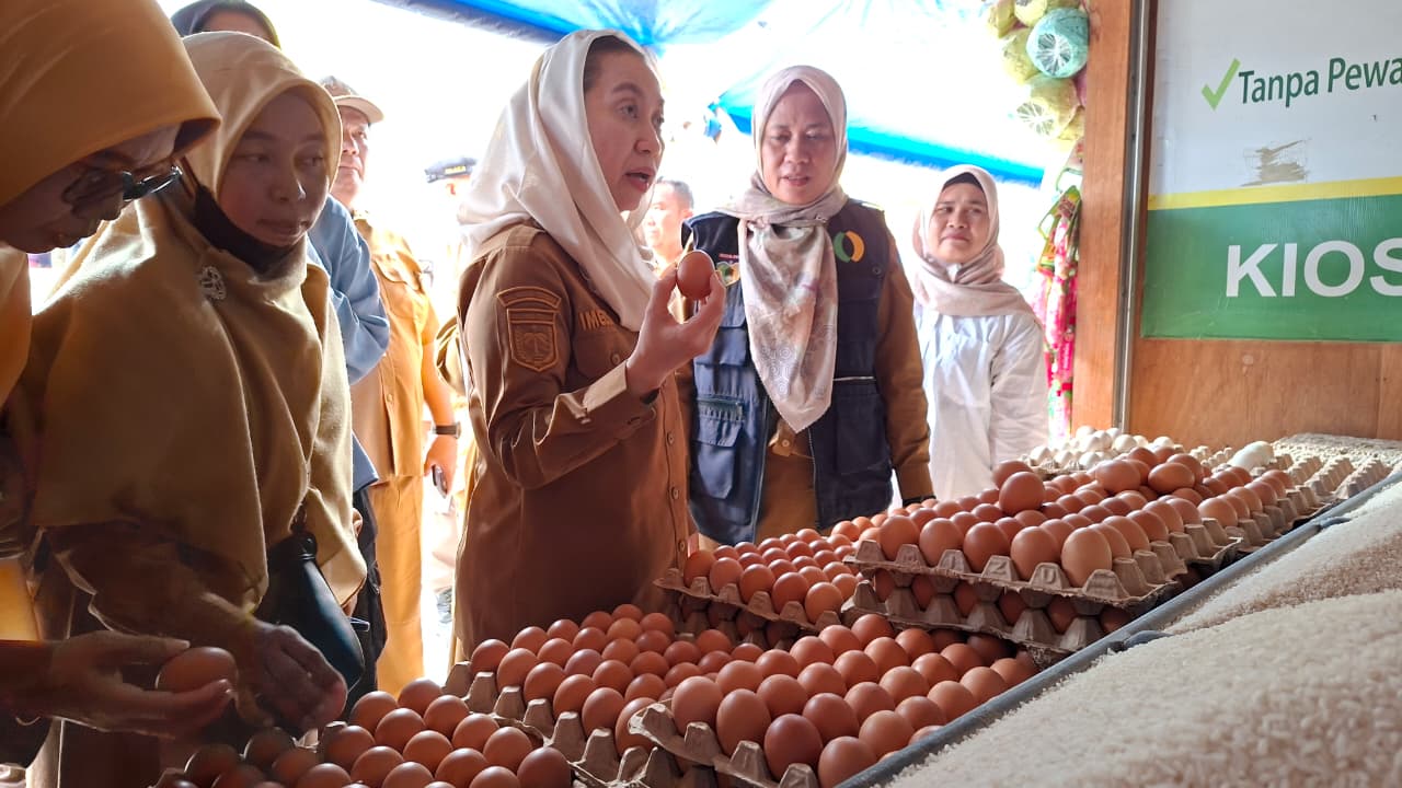 Wakil Wali Kota Palu, Imelda Liliana Muhidin, melakukan inspeksi mendadak (sidak) di Pasar Masomba, Kota Palu, Sulawesi Tengah.