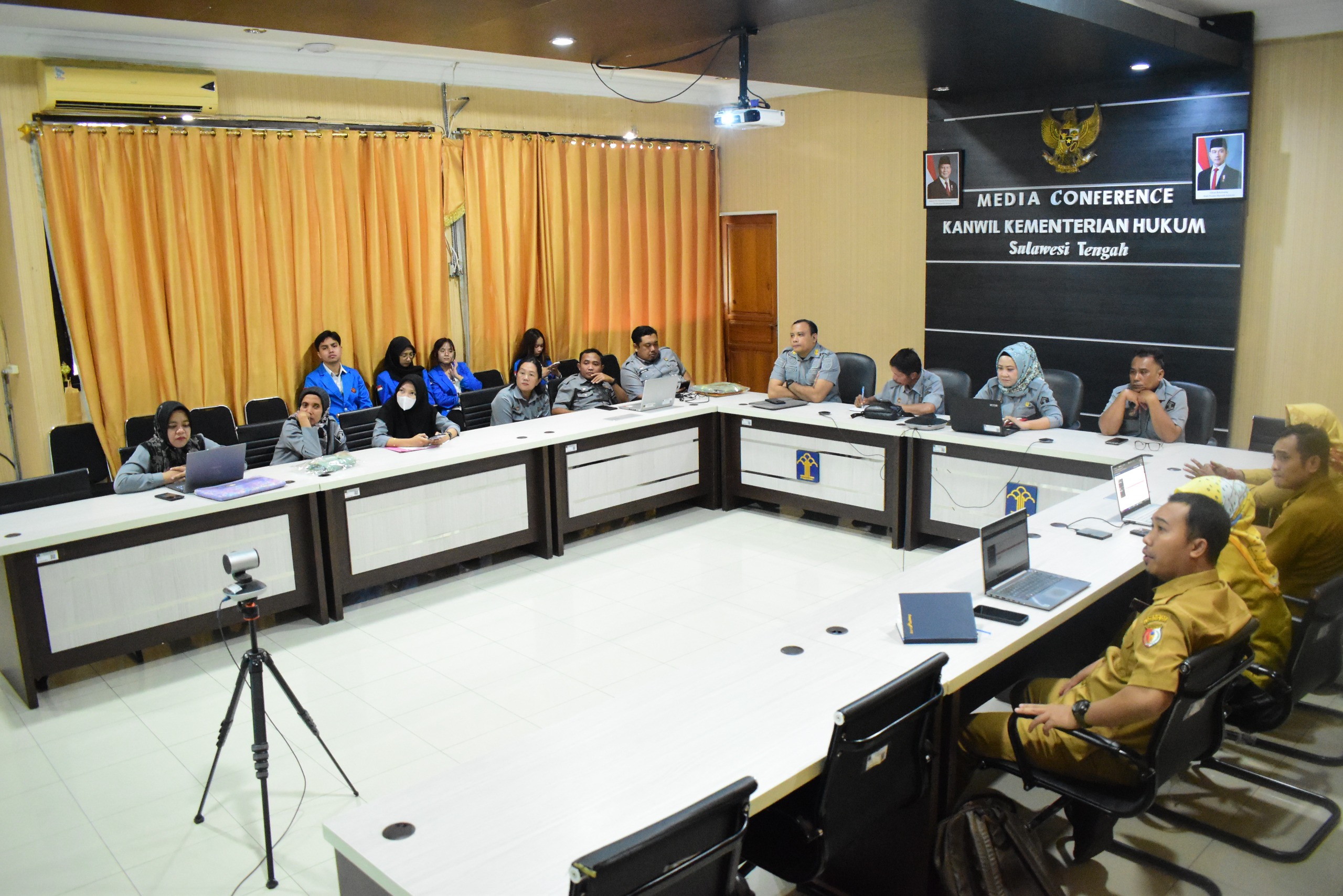 Kanwil Kemenkum Sulteng menggelar rapat pendampingan pengunggahan data IRH 2026 secara hybrid untuk memastikan validasi dan sinkronisasi data berjalan optimal.