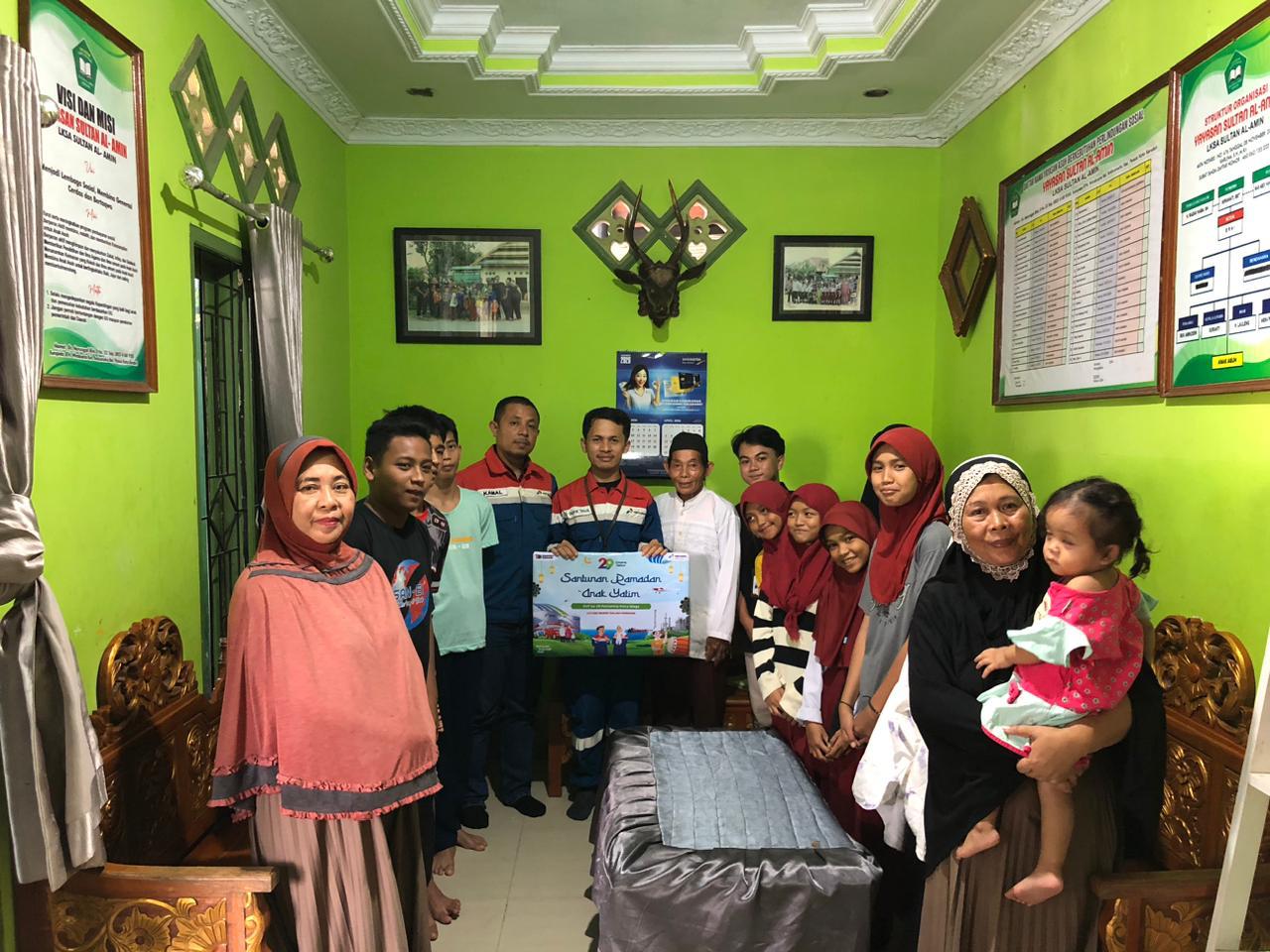 Perwira Pertamina Patra Niaga Regional Sulawesi melalui IT Kendari menyerahkan santunan kepada 30 anak di Panti Asuhan Sultan Al-Amin, Kota Kendari, Selasa (3/3/2026), dalam rangka HUT ke-29 dan Ramad