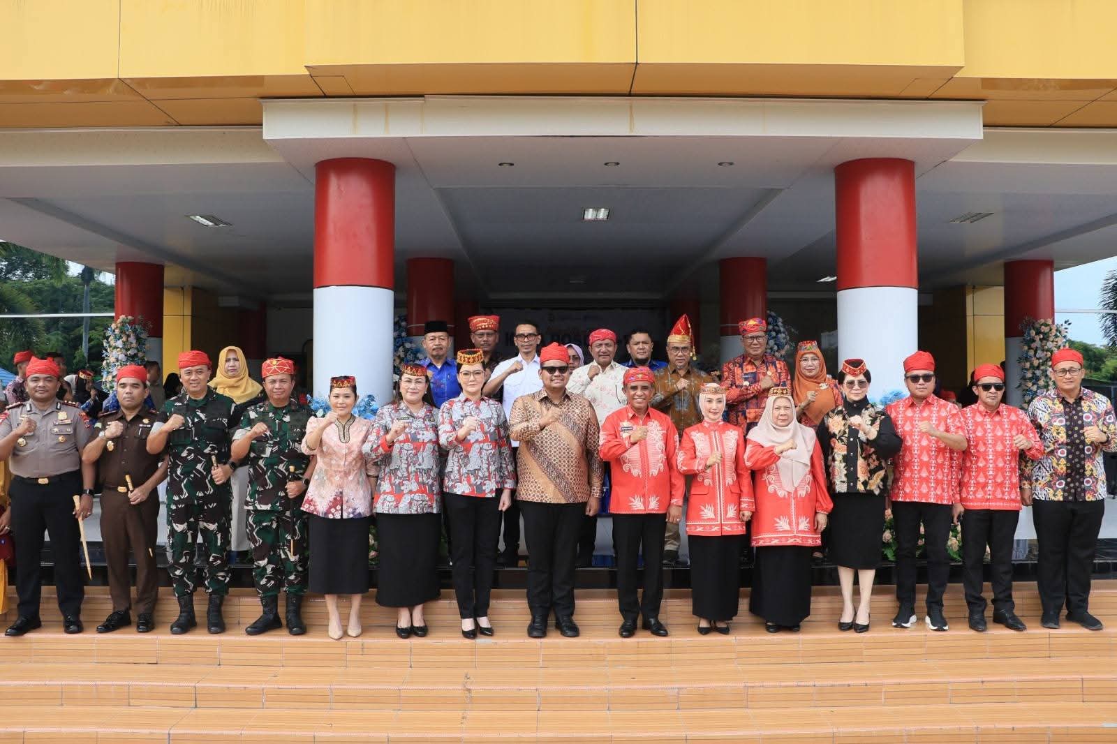 MENGHADIRI: Bupati Touna, Ilham Lawidu, menghadiri HUT Kabupaten Poso.(FOTO: HERIYANTO LIMAHU/RADAR PALU).