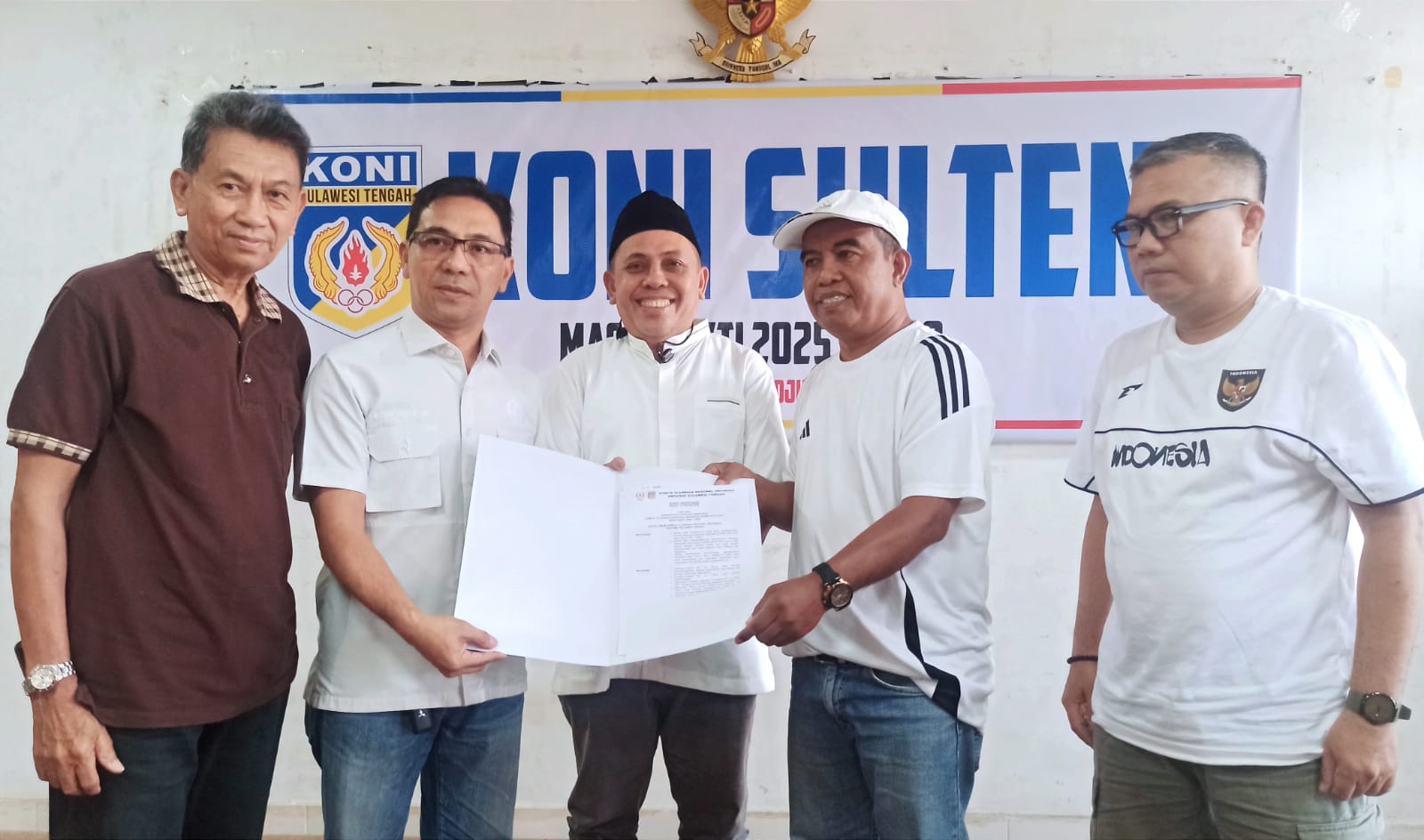 Penyerahan Surat Keputusan (SK) kepengurusan KONI Kota Palu periode 2025&ndash;2029 oleh pengurus KONI Sulawesi Tengah di Kantor KONI Sulteng.