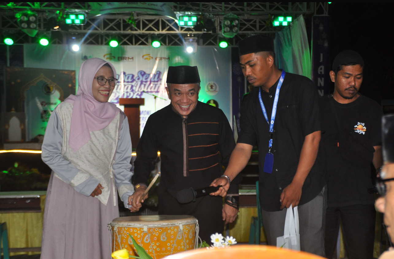 Prosesi pemukulan bedug sebagai penanda kegiatan Ramadhan Fest 2026 di Masjid Jami An-Namirah, Kelurahan Tanamodindi resmi dibuka, Selasa (3/3)