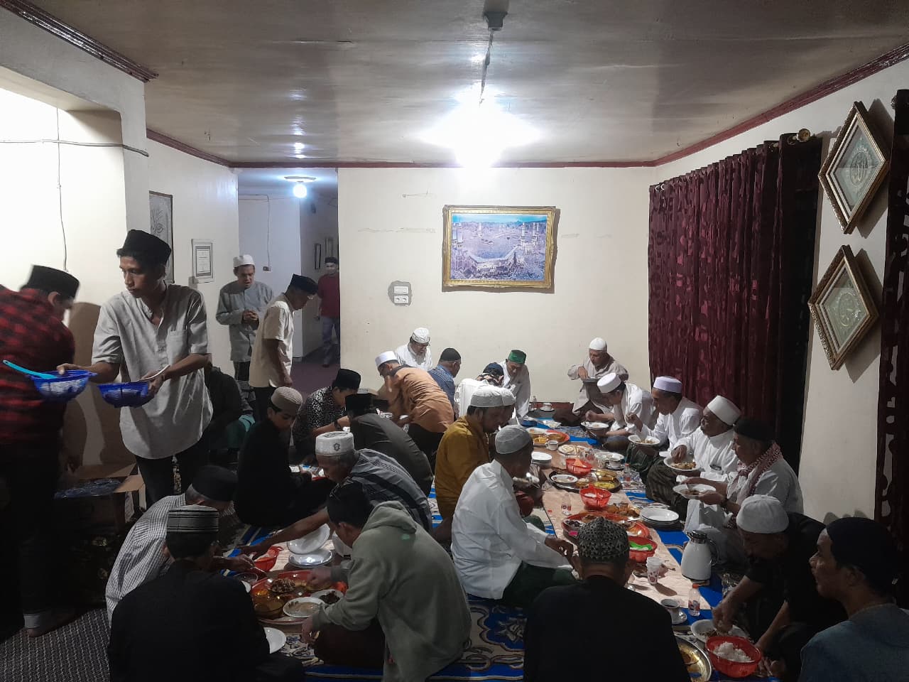 HAUL: Haul tahun ini digelar di kediaman almarhumah Syarifah Sa'diyah, salah satu putri Intje Ami, dan dihadiri keluarga serta masyarakat.(FOTO: ISTIMEWA/RADAR PALU).  
