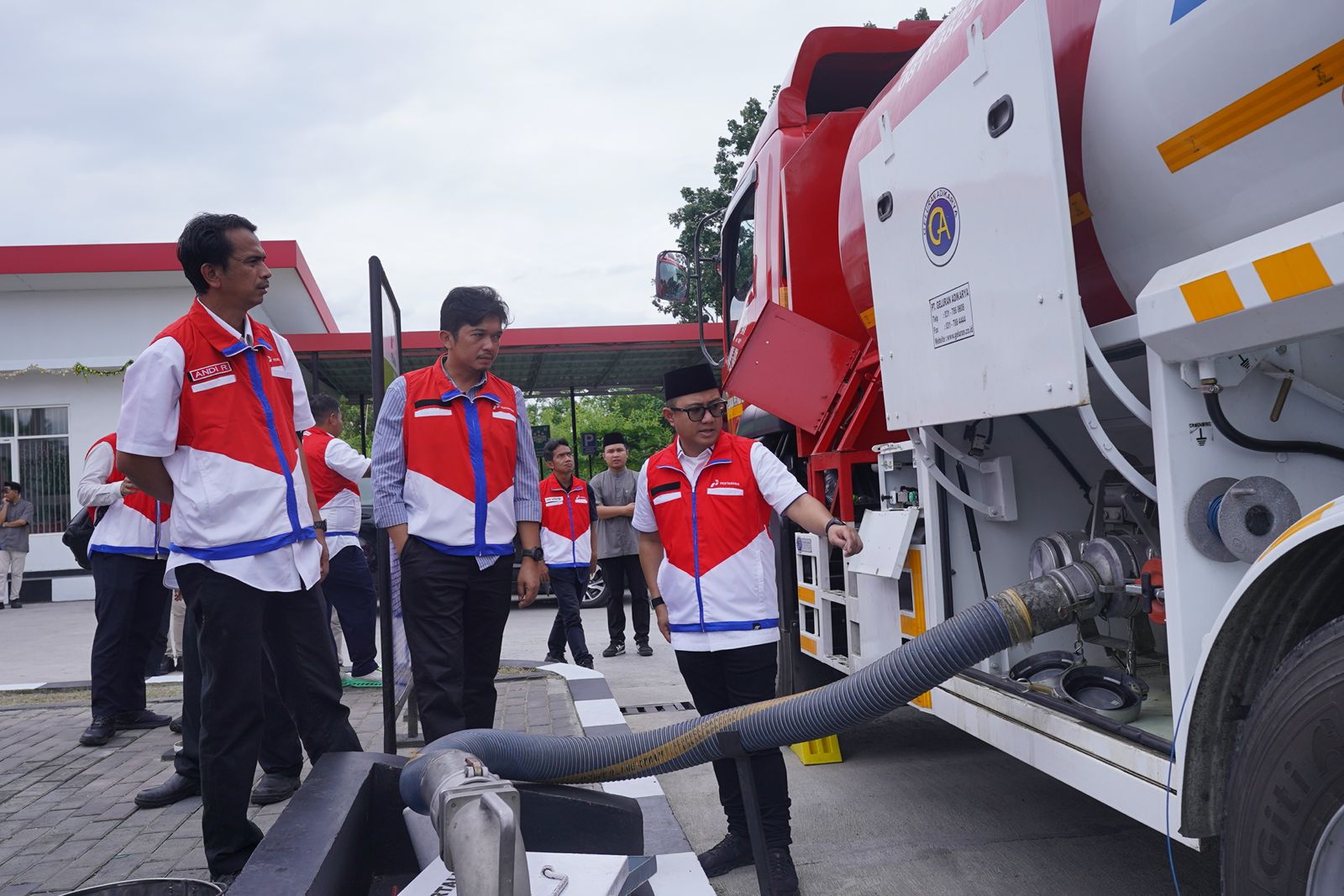 Pertamina Patra Niaga Regional Sulawesi memastikan kesiapan sarfas distribusi energi melalui kegiatan Management Walkthrough (MWT) dan Safari Ramadhan di wilayah Gorontalo, Selasa (3/3/2026).