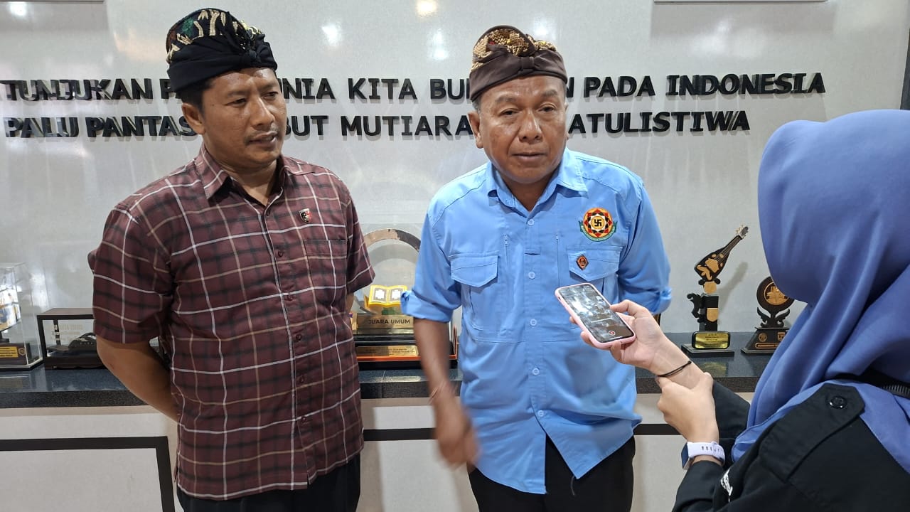 AUDIENSI KE PEMKOT : Panitia Hari Raya Nyepi 2026 Ir Made Muliawan (kanan) saat memberi keterangan kepada awak media.  