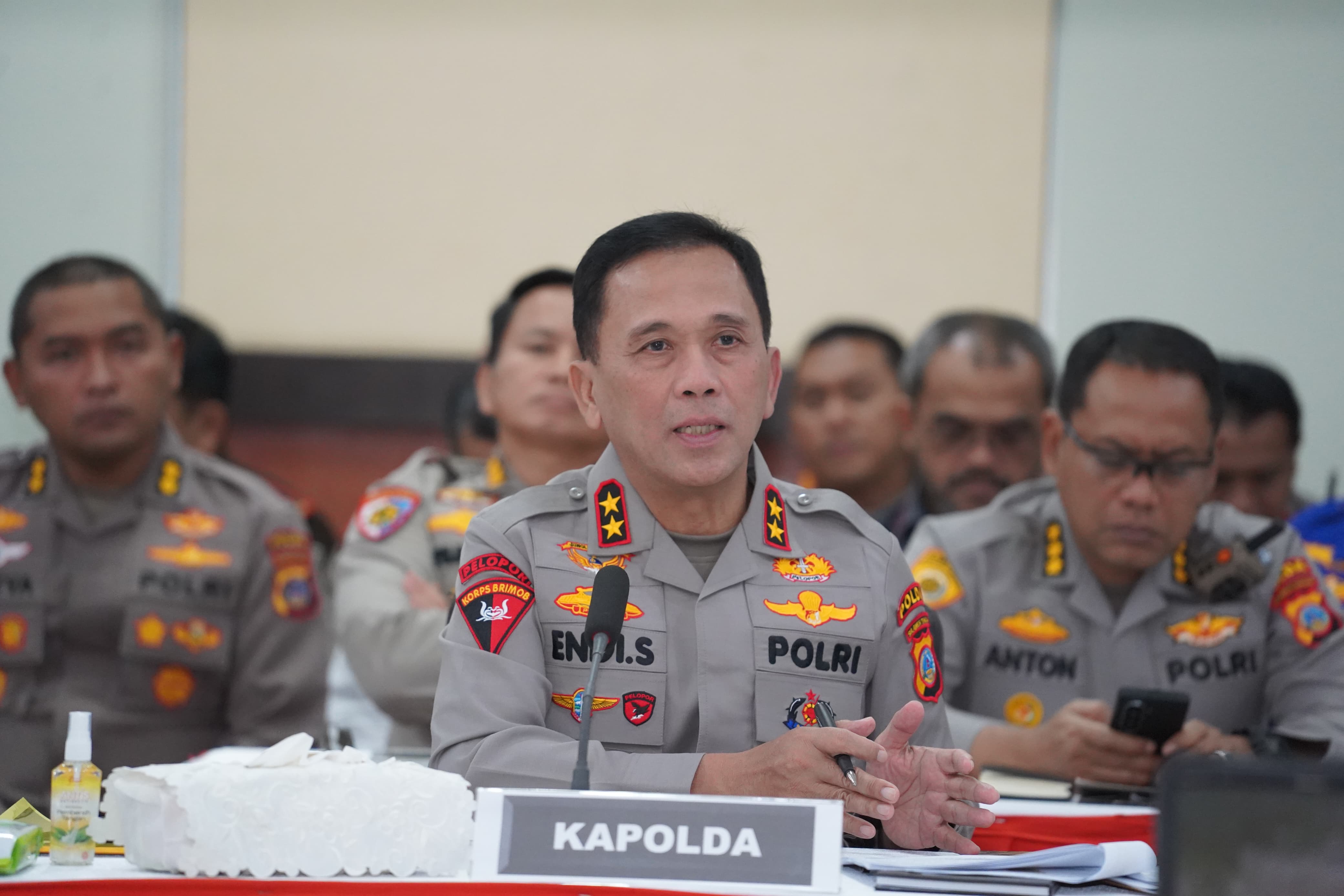 Kapolda Sulawesi Tengah Irjen Pol Dr Endi Sutendi memaparkan berbagai tantangan penegakan hukum di wilayahnya saat menerima kunjungan kerja reses Komisi III DPR RI di Mako Polda Sulteng.