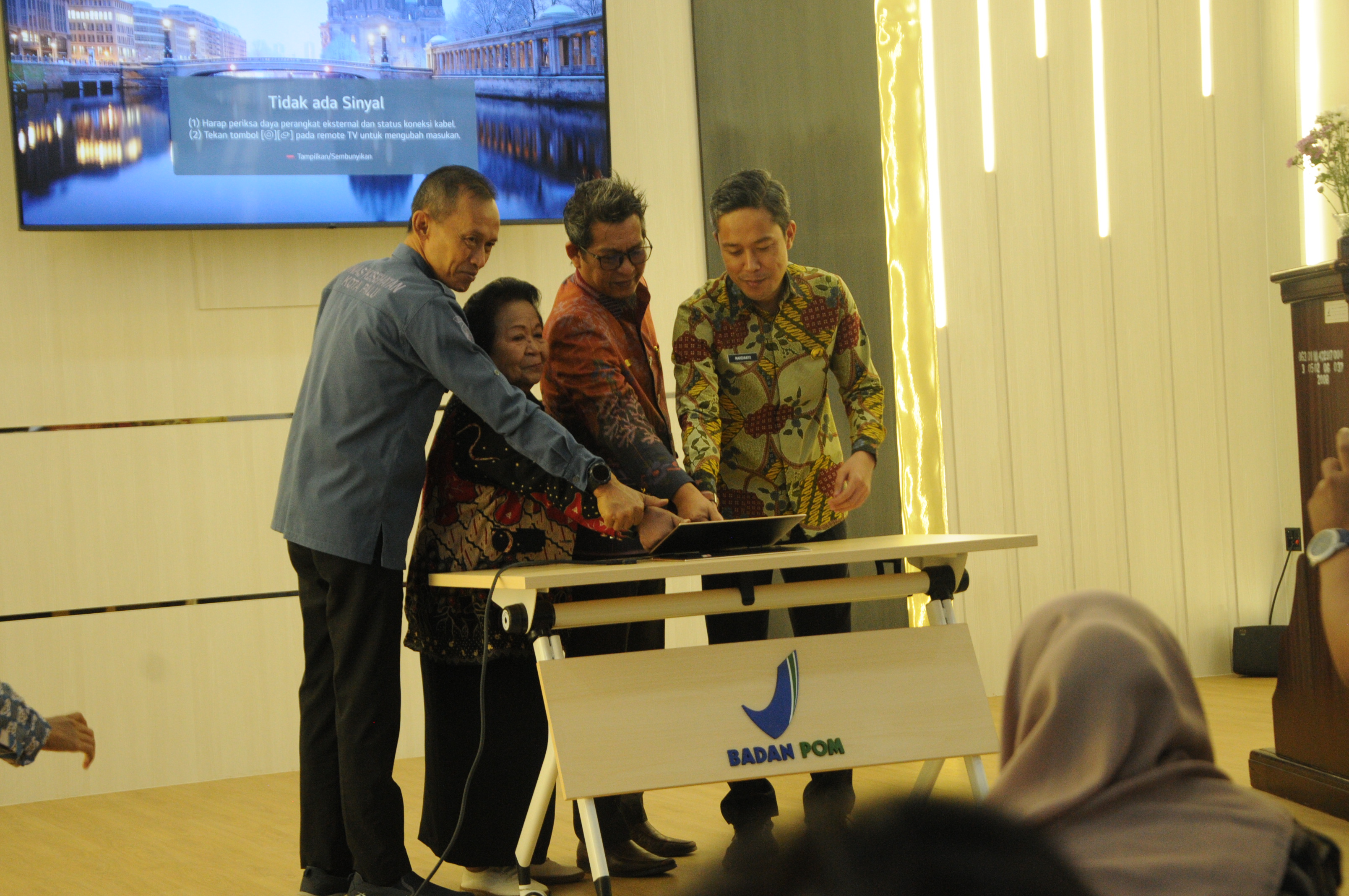 Status Balai Pengawas Obat dan Makanan (POM) di Palu resmi meningkat menjadi Balai Besar POM, Jumat (6/3/2026). 