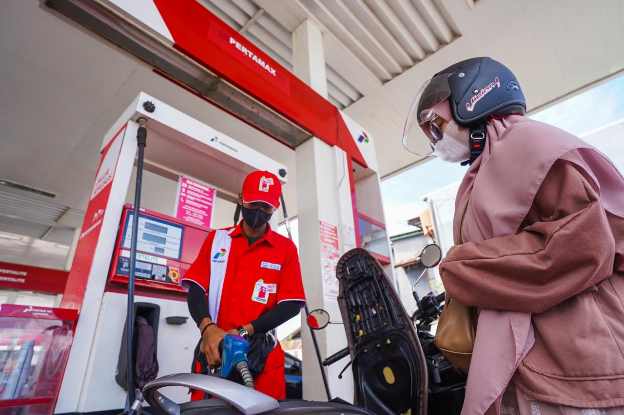 Pertamina Patra Niaga Regional Sulawesi memastikan stok BBM dan LPG aman selama Ramadan hingga Idulfitri 2026 dengan penambahan cadangan energi di berbagai titik distribusi.