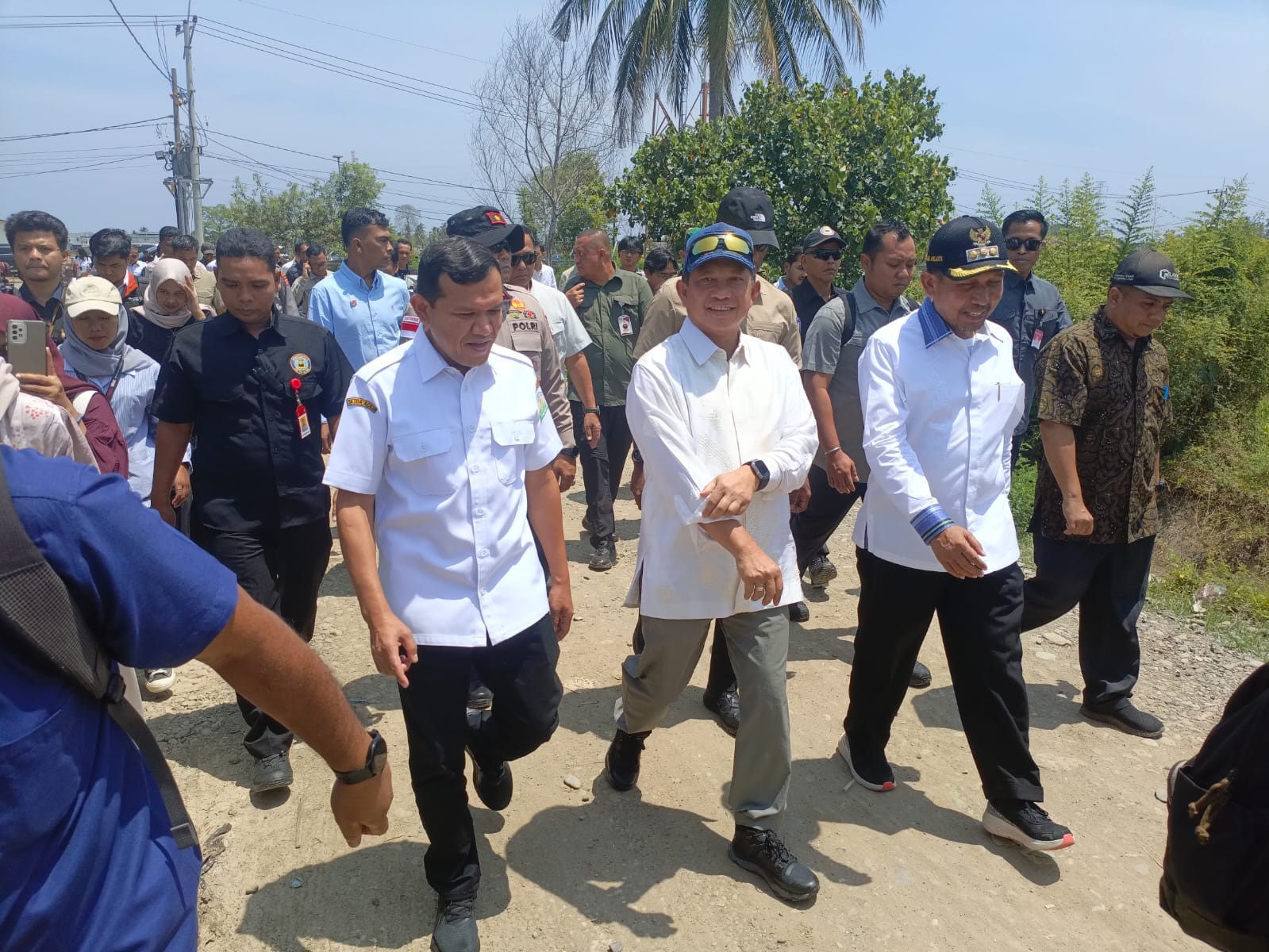 MENINJAU: Ketua Satgas PRR Pascabencana Sumatera, Tito Karnavian saat melakukan kunjungan.(FOTO: ISTIMEWA/RADAR PALU).  