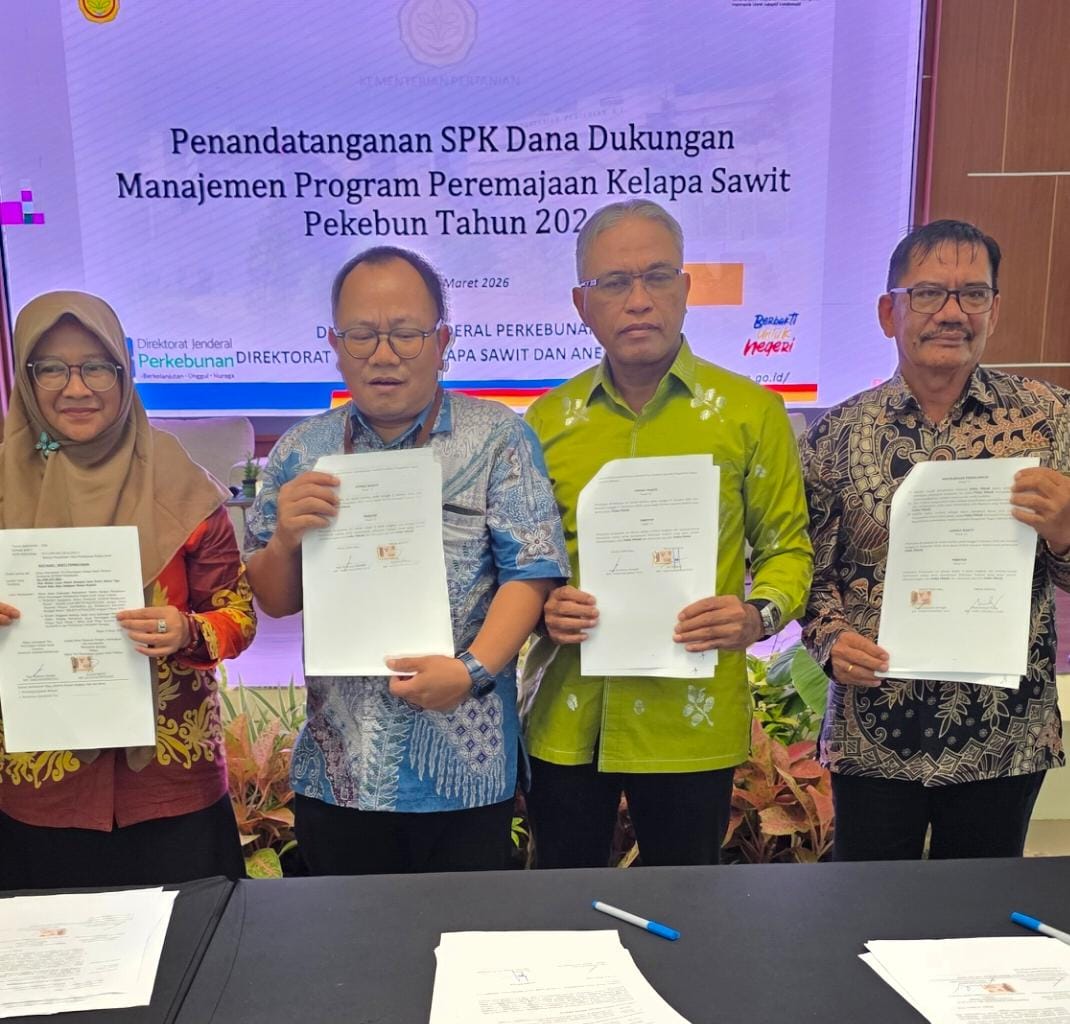 Kepala Dinas Perkebunan dan Peternakan Sulawesi Tengah Muhammad Neng menandatangani SPK Program Peremajaan Sawit Rakyat 2026 di Ciawi, Bogor.