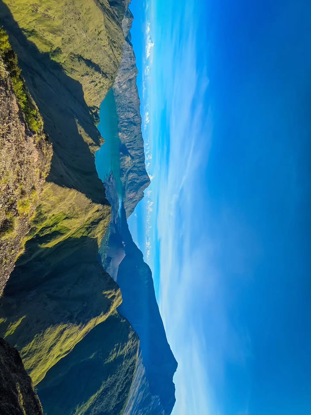 Wisata mendaki gunung di Indonesia, salah satunya Gunung Rinjani yang jadi primadona pendaki Indonesia 