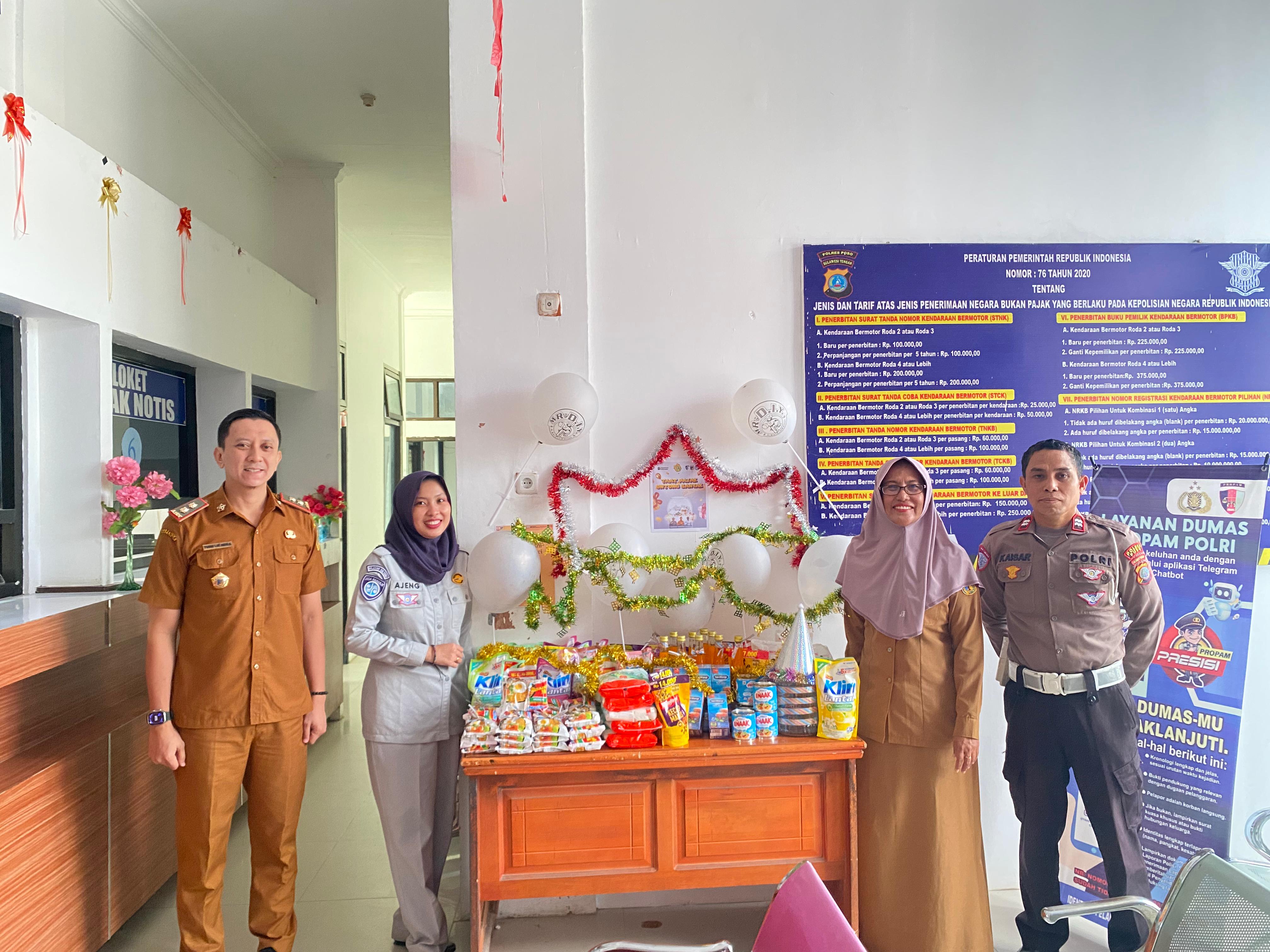 Samsat Poso memberikan hadiah langsung hingga undian emas bagi wajib pajak kendaraan bermotor yang membayar PKB tepat waktu.
