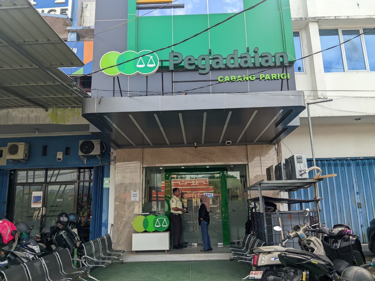 SYUKUR : Menjelang hari raya idul Fitri Pegadaian cabang Parigi siap beri kuota pinjaman, Selasa 10 Maret 2026.(FOTO: RAHMAT FADHIL/RADAR PALU).  