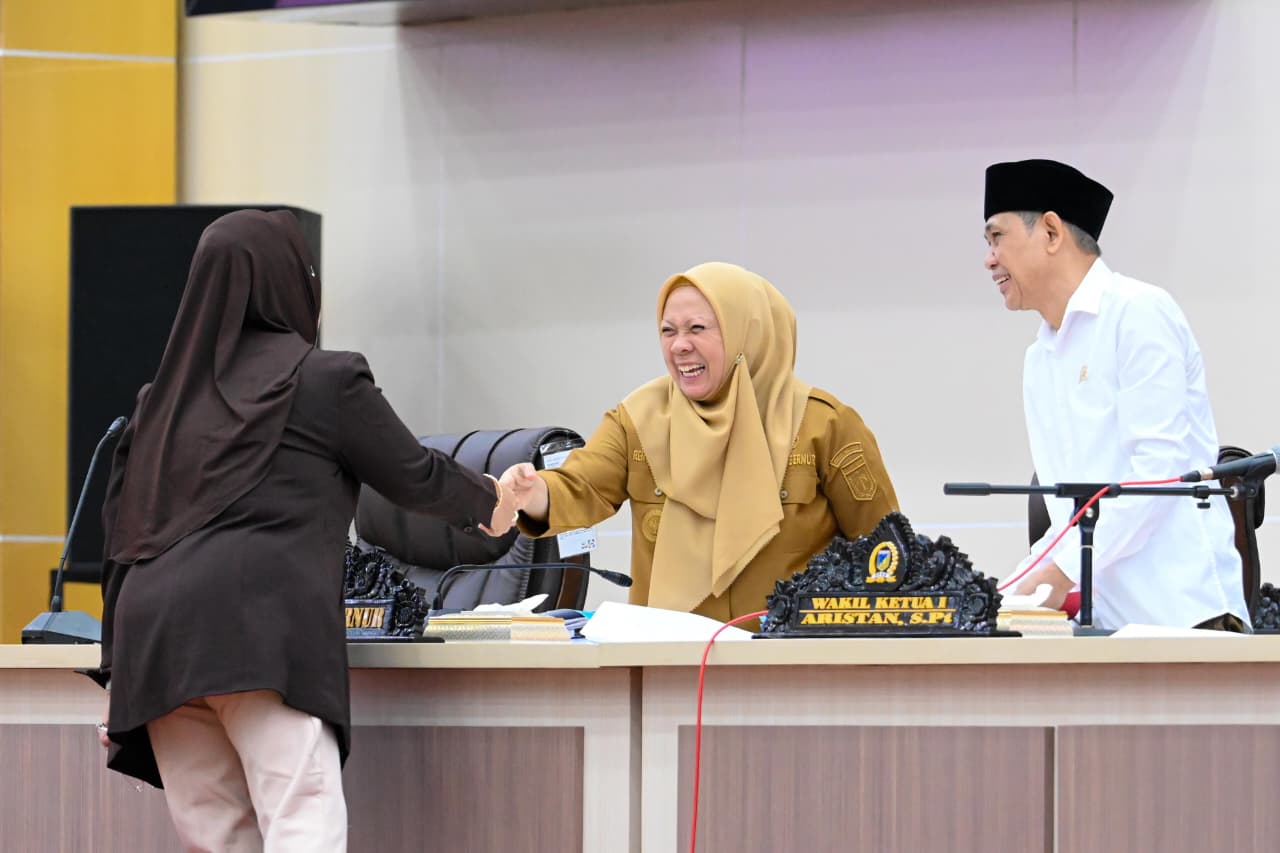 Wakil Gubernur Sulawesi Tengah Reny A. Lamadjido menyampaikan enam Raperda strategis Pemerintah Provinsi Sulawesi Tengah dalam Sidang Paripurna DPRD Sulteng di Palu, Selasa (10/3/2026).