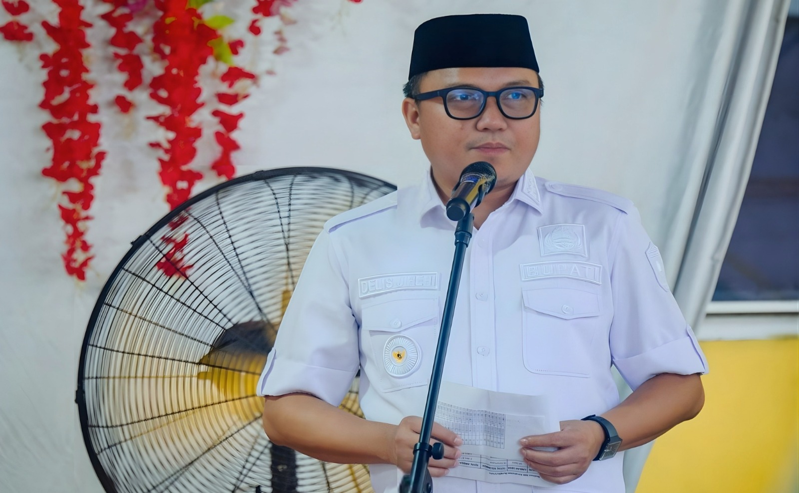 MENUTUP: Bupati Morut Delis Julkarson Hehi saat menutup Safari Ramadan di Kecamatan Bungku Utara, Senin (9/3/2026). (FOTO: ISTIMEWA/RADAR PALU)  &nbsp;