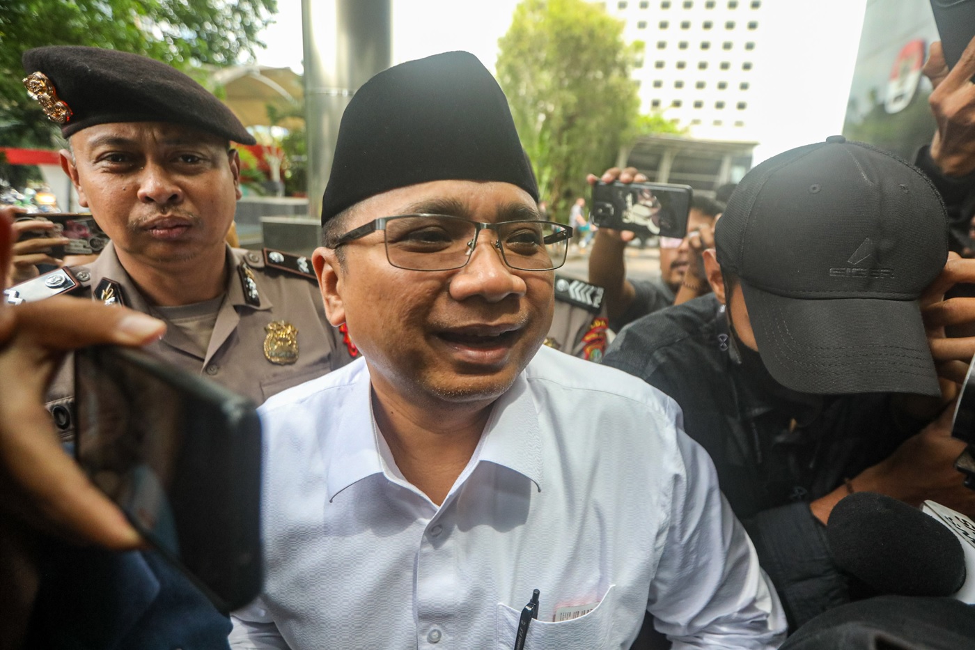 Tersangka kasus dugaan korupsi kuota haji, Mantan Menteri Agama Yaqut Cholil Qoumas bersiap menjalani pemeriksaan di Gedung Merah Putih KPK, Jakarta, Jumat (30/1/2026). 
