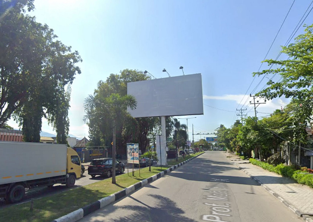 Salah satu bangunan reklame yang ada di Kota Palu