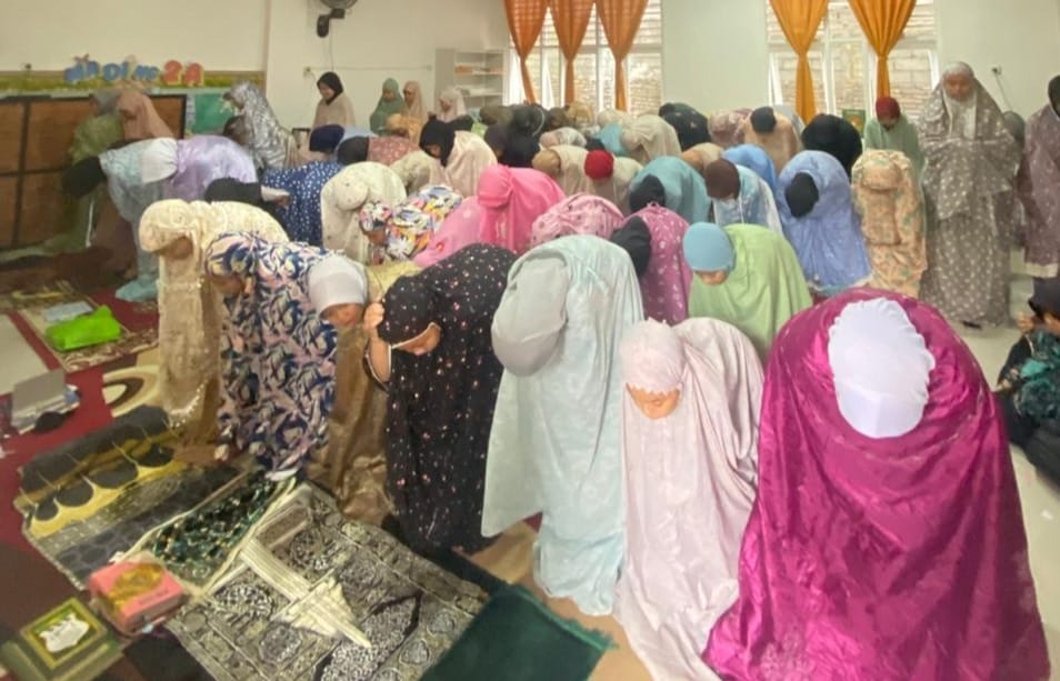 Kebutuhan ibadah yang digunakan melalui program sedekah Rp500 setiap Jumat yang dikelola siswa untuk kegiatan ibadah dan bantuan sosial di Kota Palu.
