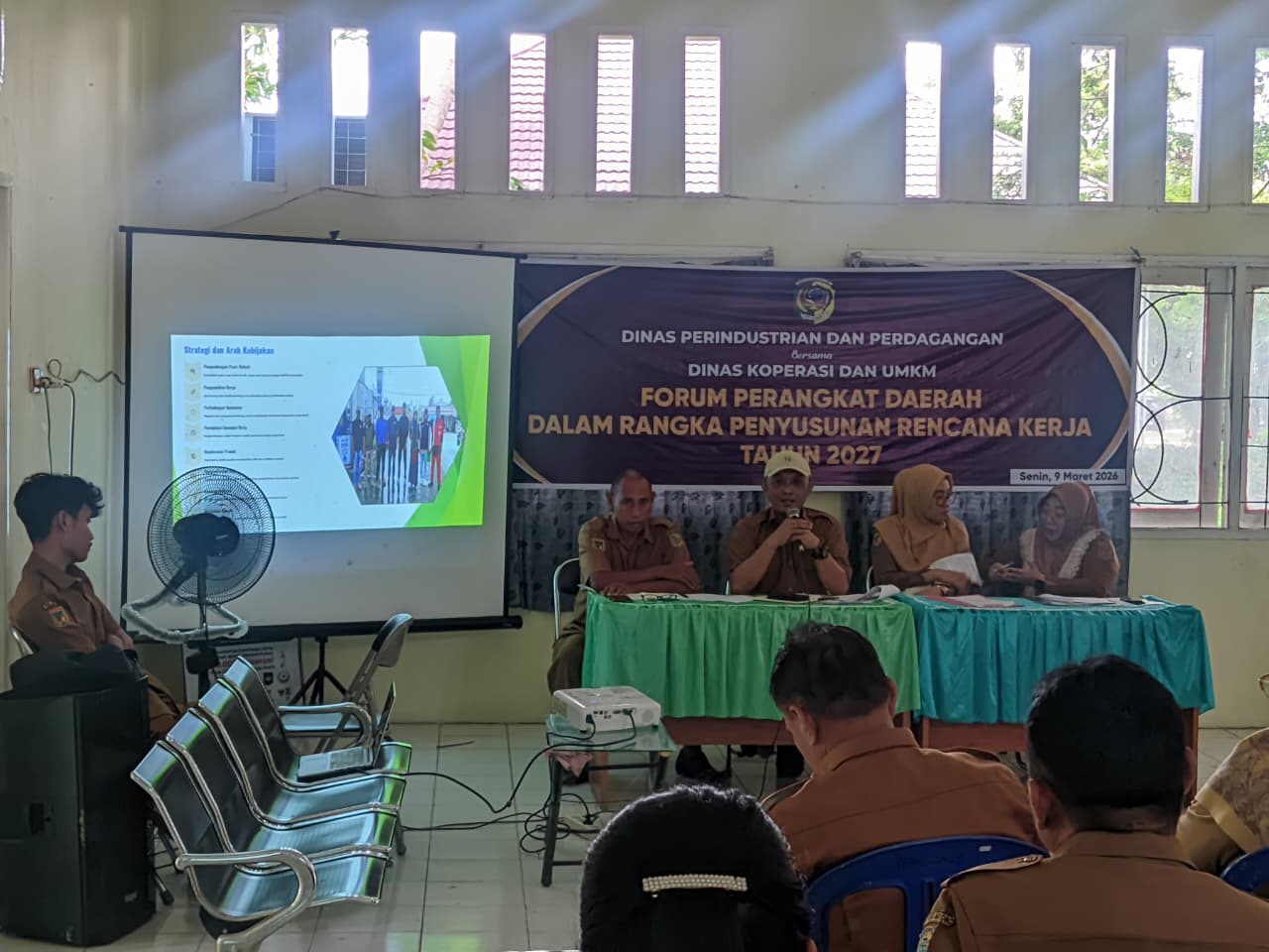 KHIDMAT: Suasana Forum Perangkat Daerah yang digelar Dinas Perindustrian dan Perdagangan bersama Dinas Koperasi dan UMKM Kabupaten Parigi Moutong saat pemaparan rencana kerja (Renja) tahun 2027, Senin