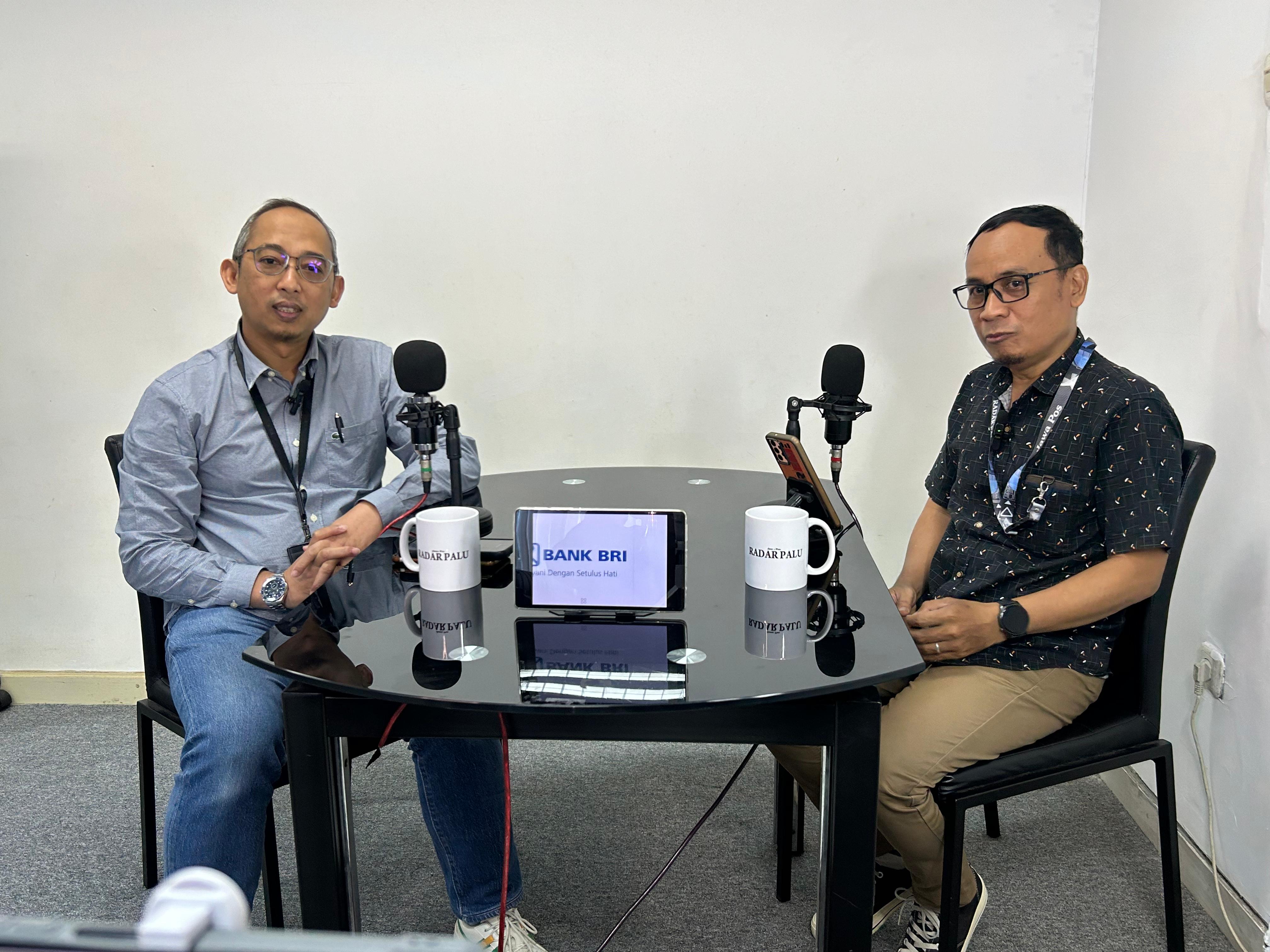 Area Head BRI Sulawesi Tengah, Asep Suhendra (kiri) hadir di Podcast Radar Palu, Kamis (12/3/2026).