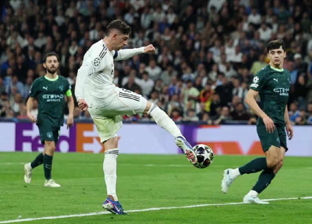 Gelandang Federico Valverde tampil gemilang dengan mencetak hat-trick saat Real Madrid menghadapi Manchester City pada leg pertama babak 16 besar UEFA Champions League musim 2025/2026.