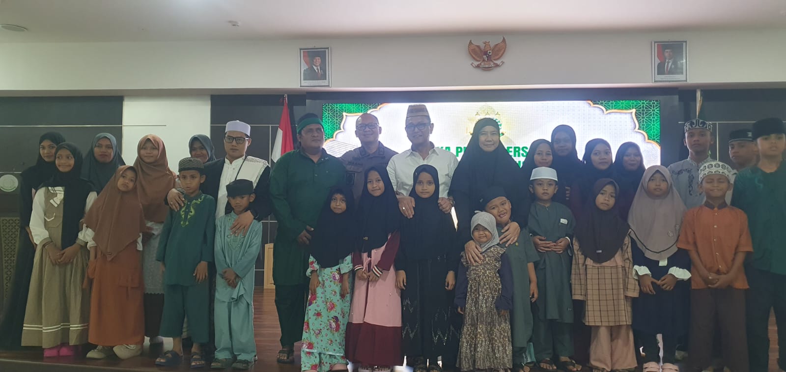 Kejati Sulteng menggelar buka puasa bersama insan pers dan anak panti asuhan, diisi tausiah Ramadan oleh penceramah Abdul Somad asal Palu.