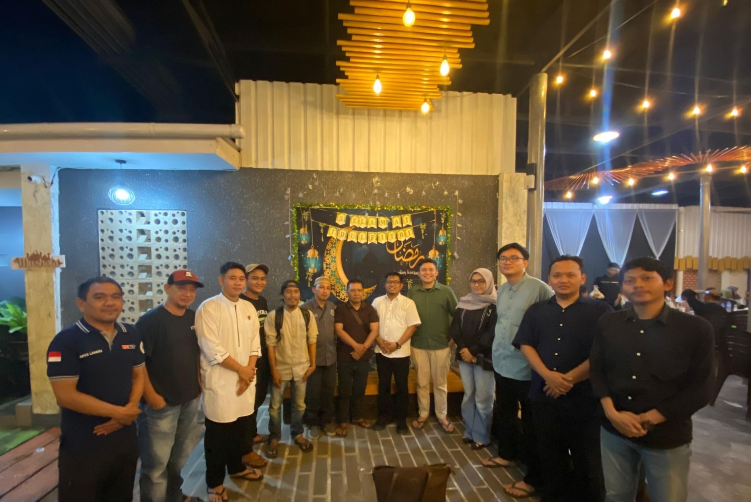 BUKBER: Suasana bukabersama BPJS Ketenagakerjaan Touna bersama wartawan.(FOTO: HERIYANTO LIMAHU/RADAR PALU).