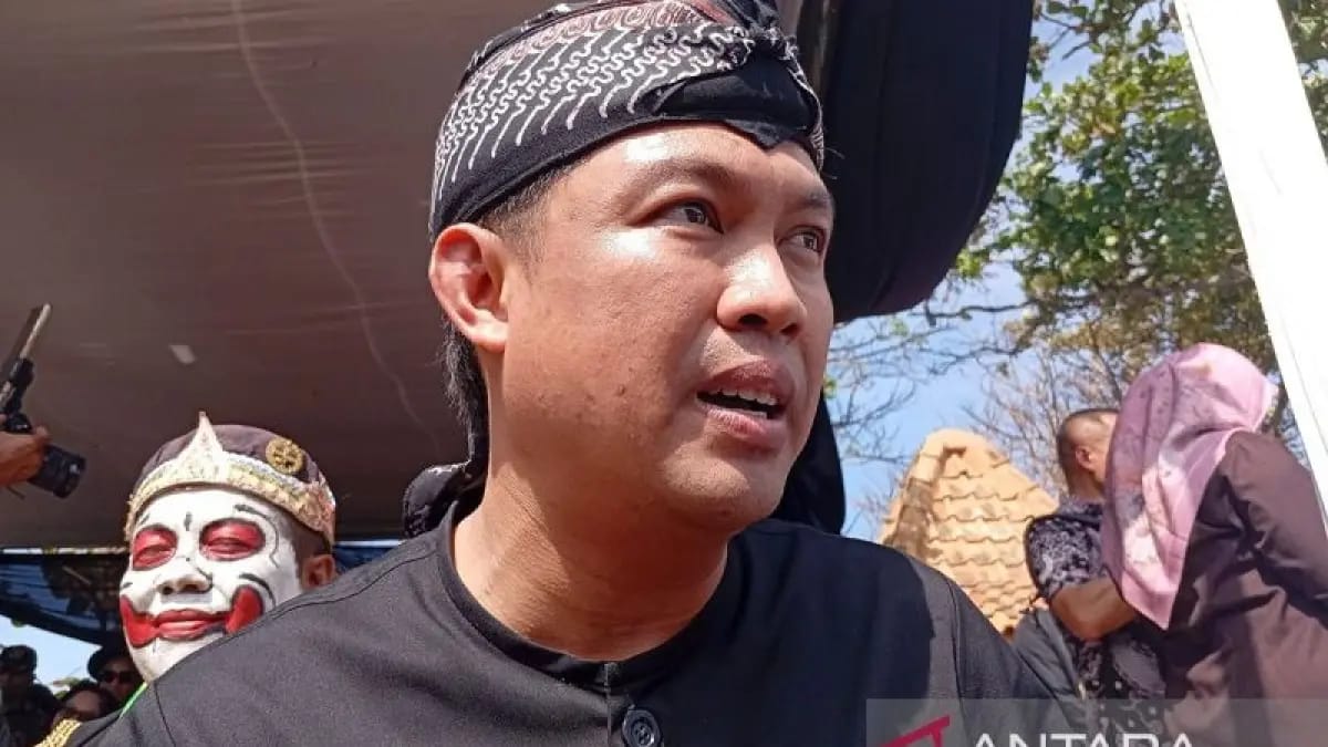 Bupati Cilacap Syamsul Auliya Rachman 
