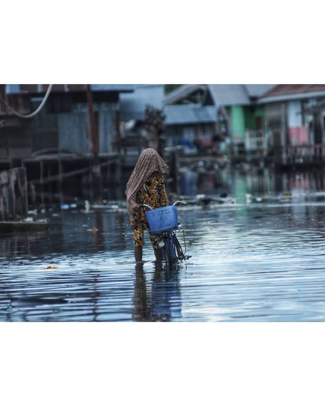 Sejumlah fenomena global seperti ENSO, IOD, ITCZ, dan monsun menjadi pengendali utama iklim di Indonesia.