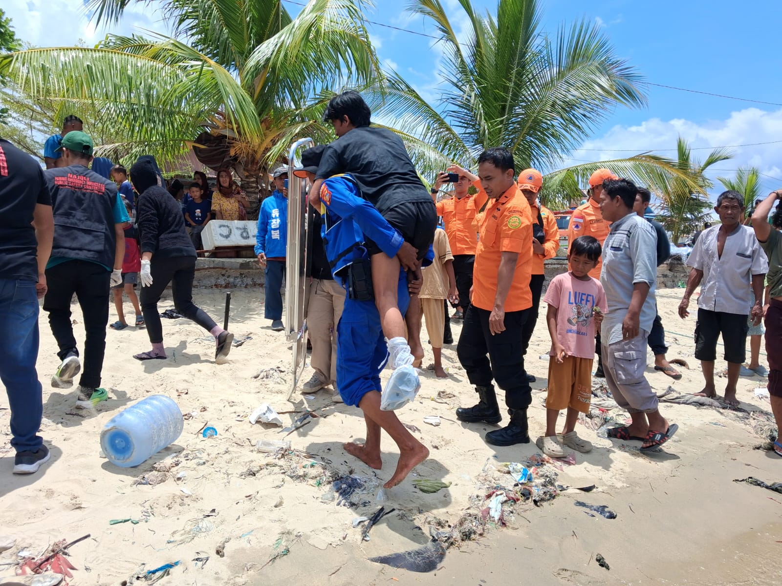 Satu dari dua pemuda yang dilaporkan hilang saat melaut di perairan Kelurahan Bantaya, Kecamatan Parigi, Kabupaten Parigi Moutong, Sulteng, ditemukan dengan luka di kaki.