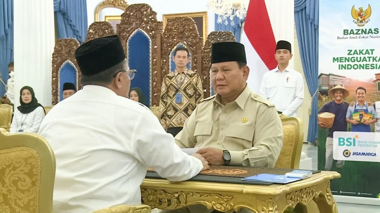 Presiden Prabowo dan Wapres Gibran bayar zakat di Istana melalui Baznas bersama jajaran Kabinet Merah Putih saat Ramadan.