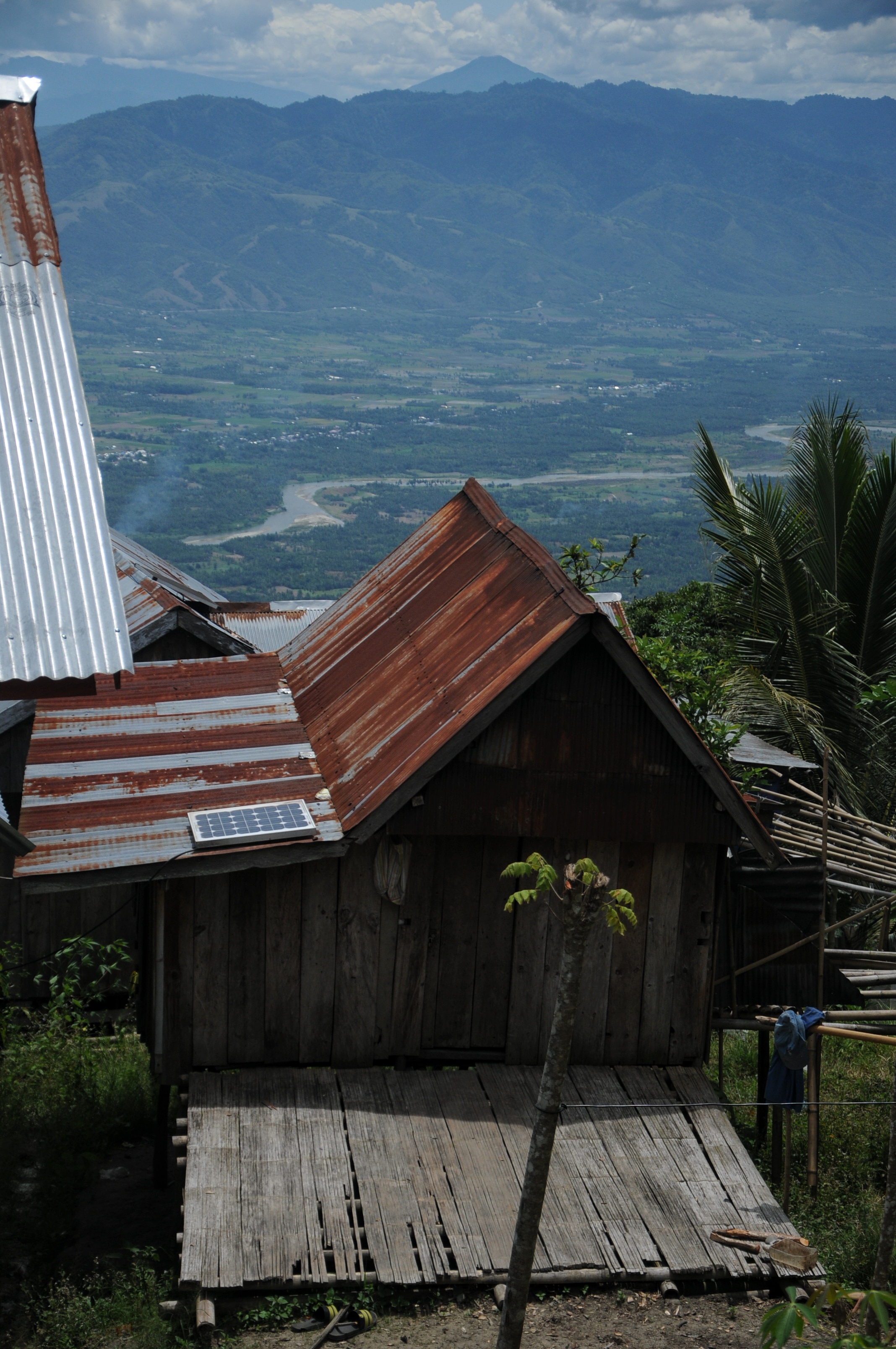 Salah satu rumah di dusun Tiga Waturalele.