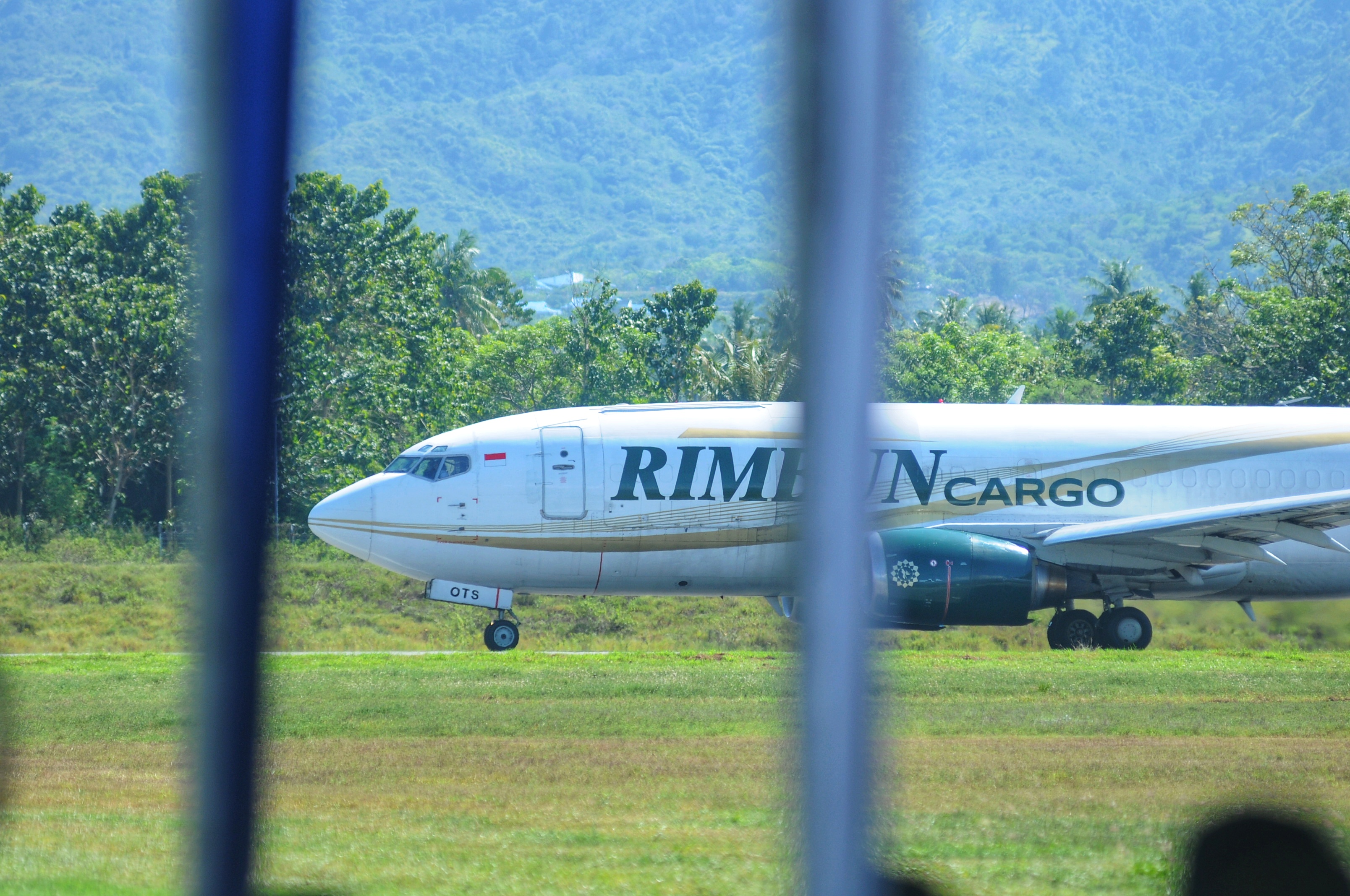 Maskapai Rimbun Air yang melayani kargo udara di Bandara Internasional Mutiara Sis Al Jufri Palu.