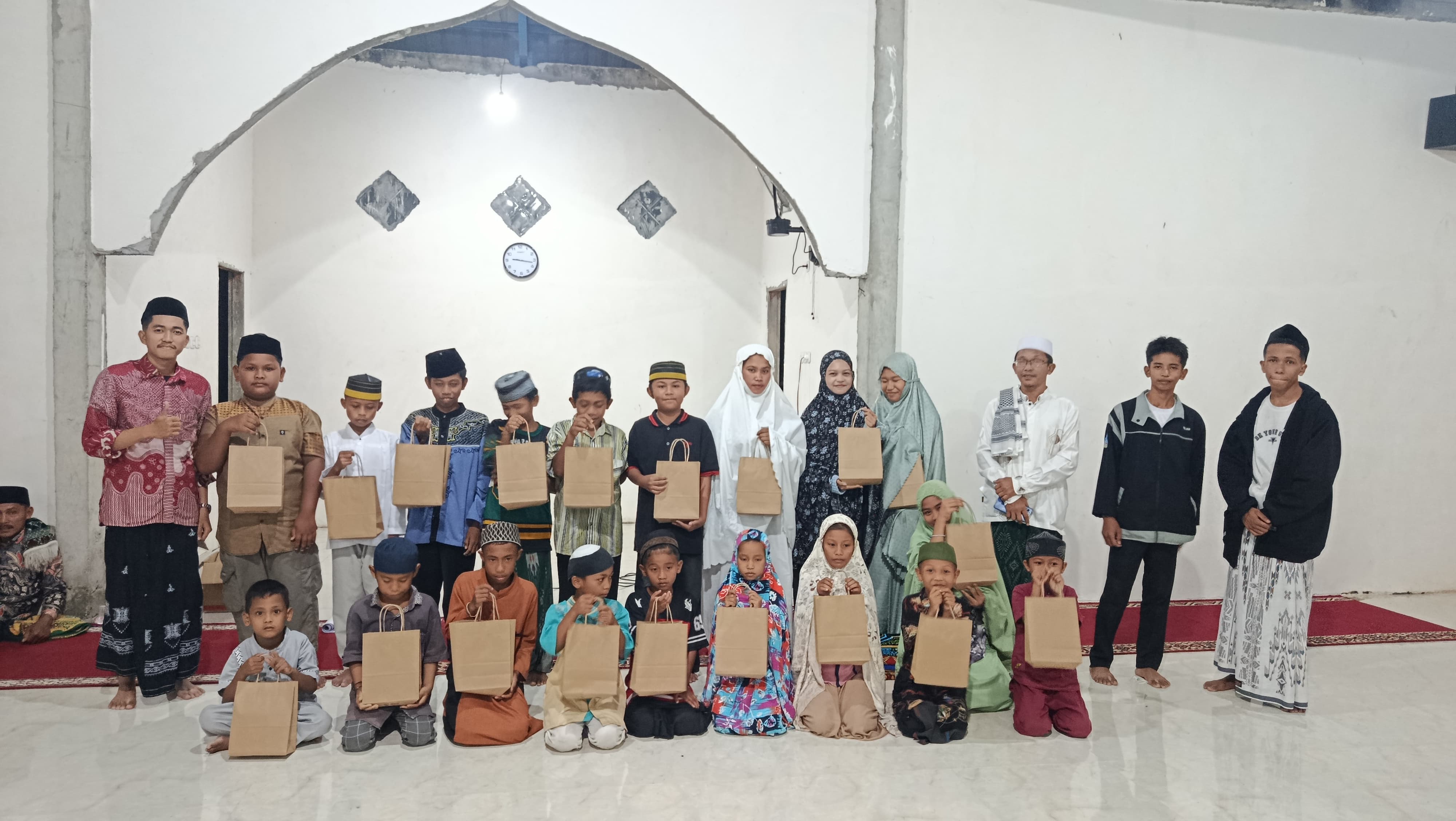 Komunitas pemuda Cendekia Society.Id turun langsung ke pelosok Desa Pani&rsquo;i, Kecamatan Dampelas, Donggala, menggelar kegiatan Buka Bersama Pelosok.