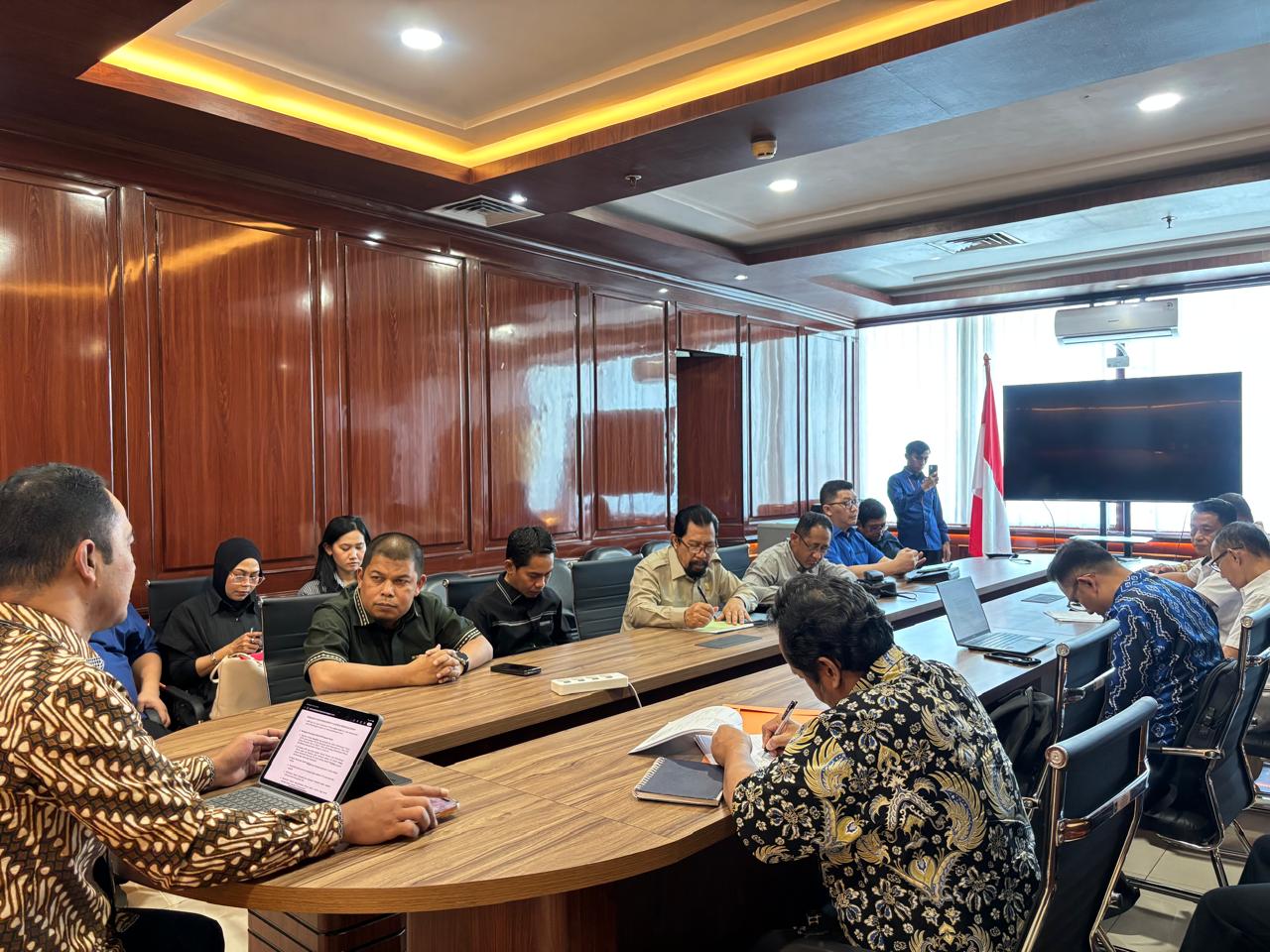 Komisi III DPRD Sulteng berkonsultasi ke Kemendagri untuk memperjuangkan kejelasan hak daerah atas keuntungan bersih tambang IUPK serta menyoroti ketimpangan skema Dana Bagi Hasil bagi daerah penghasi