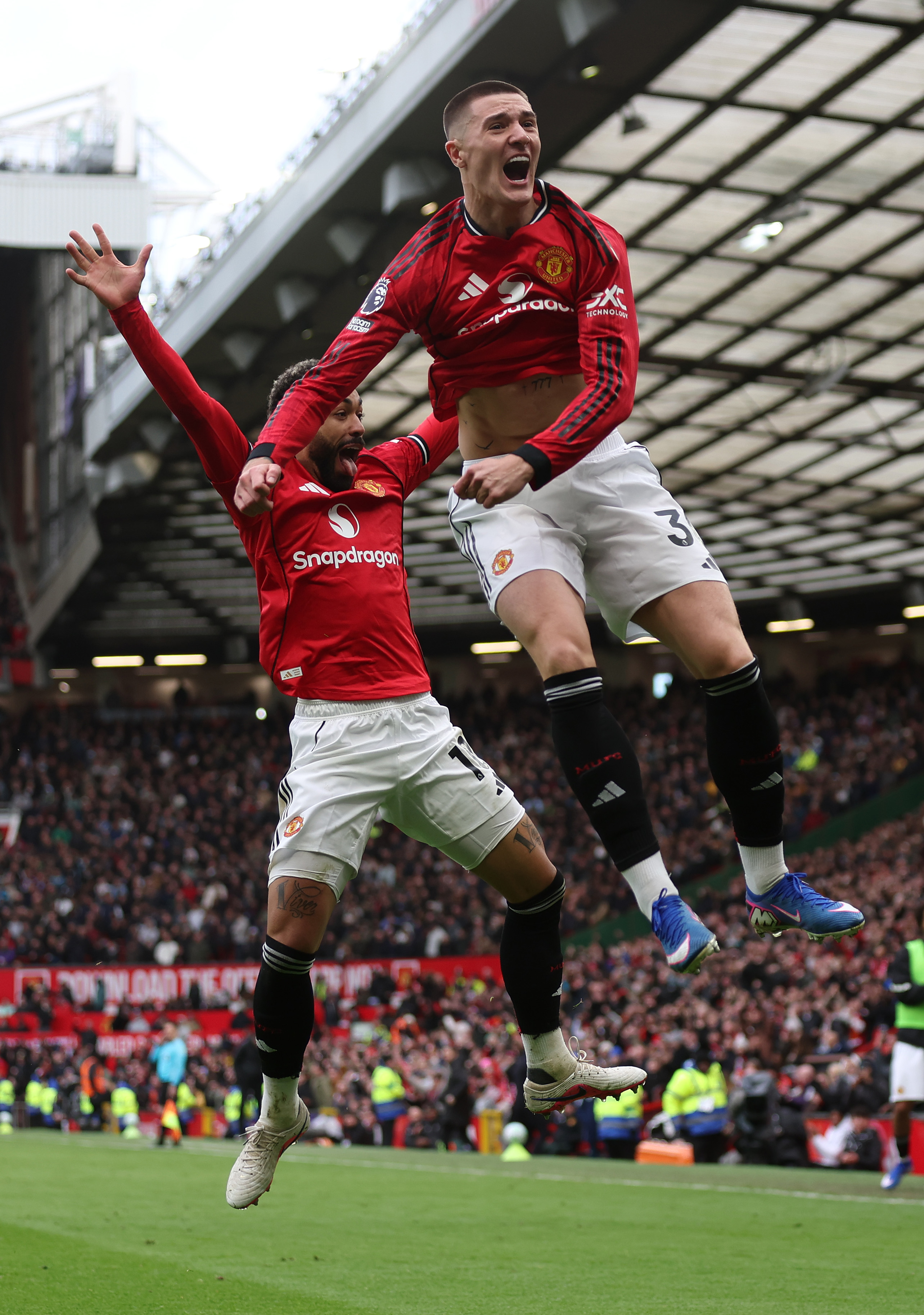Manchester United meraih kemenangan penting saat menghadapi Aston Villa pada lanjutan Premier League. 