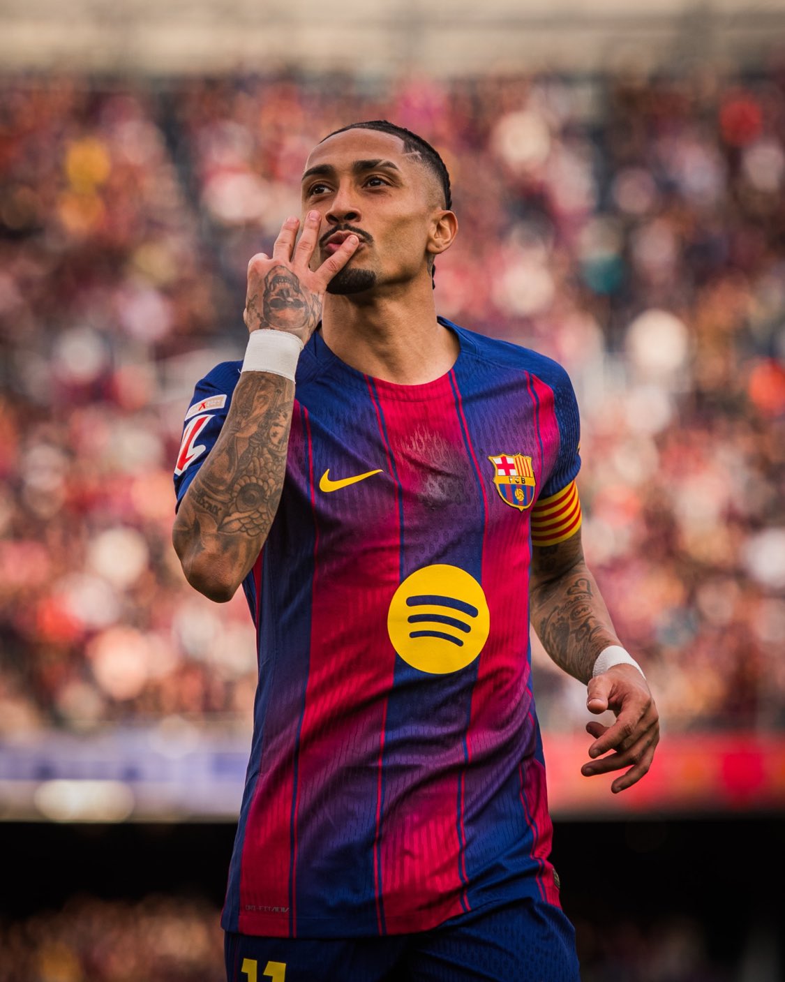 Bintang kemenangan Barcelona pada laga ini adalah Raphinha yang mencetak hattrick.